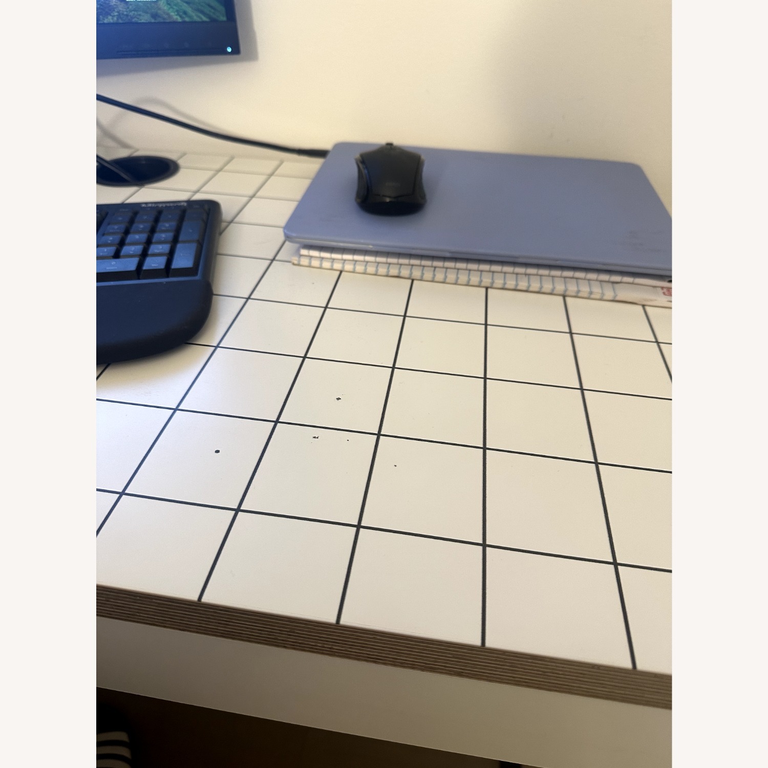 IKEA MICKE Desk  - image-4