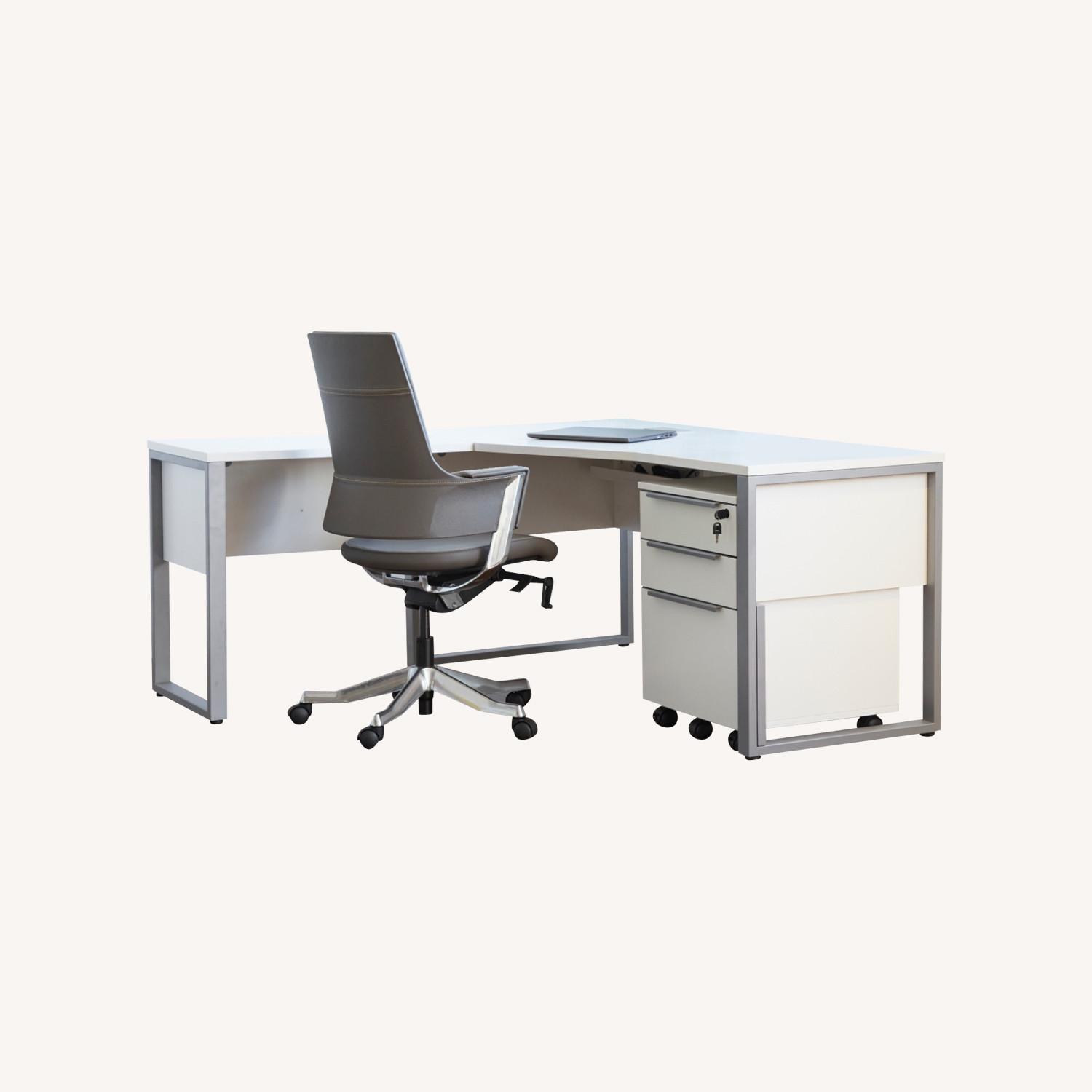 Ose White L-Shaped Desk - image-0