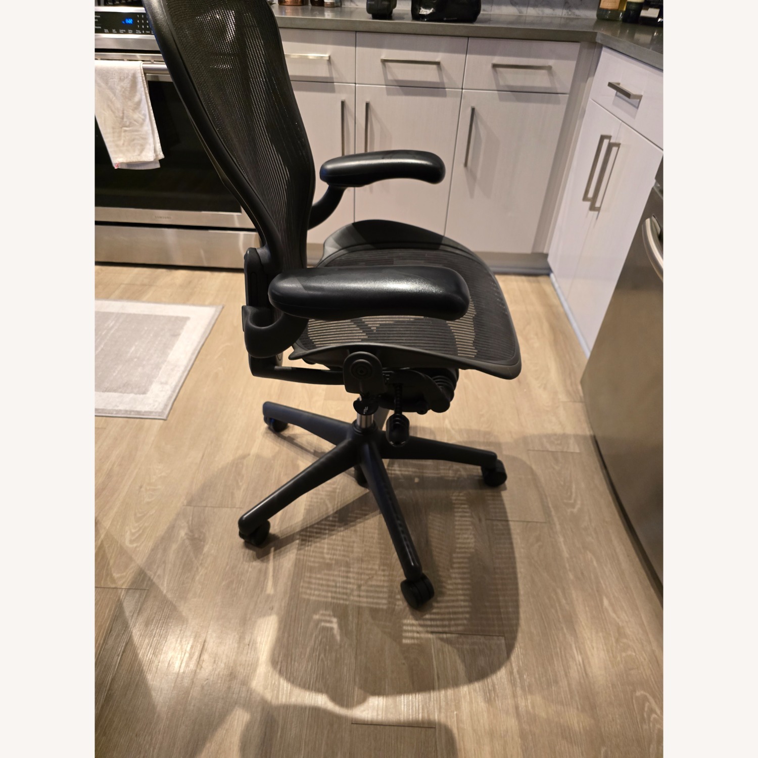 Herman Miller Aeron Office Chair - image-3