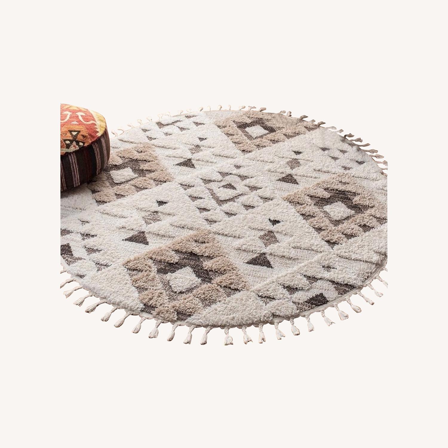 Safavieh 8’ Circle Rug - image-0