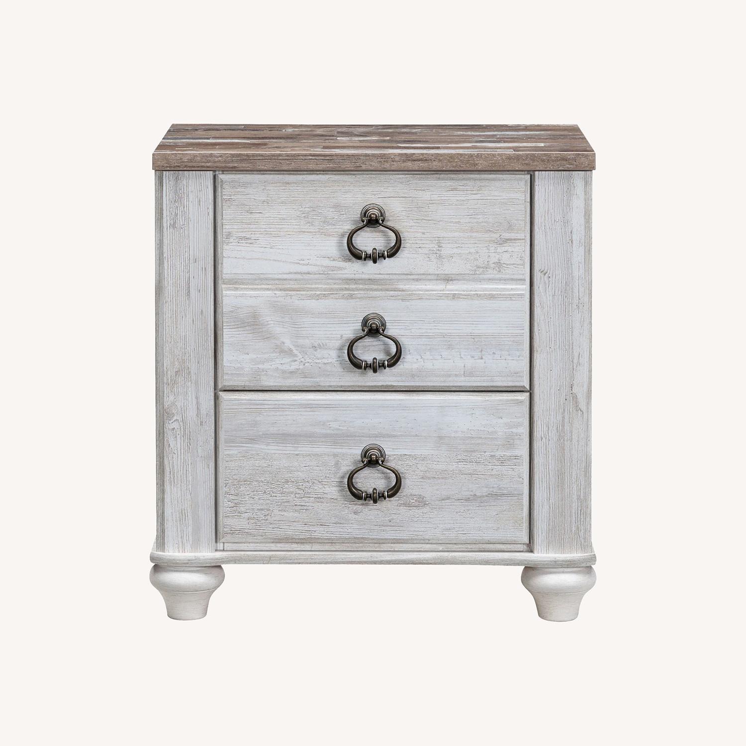Willowton Nightstand - image-0