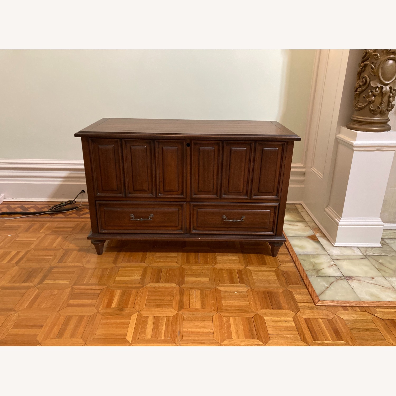 Vintage Lane Cedar Chest - image-10