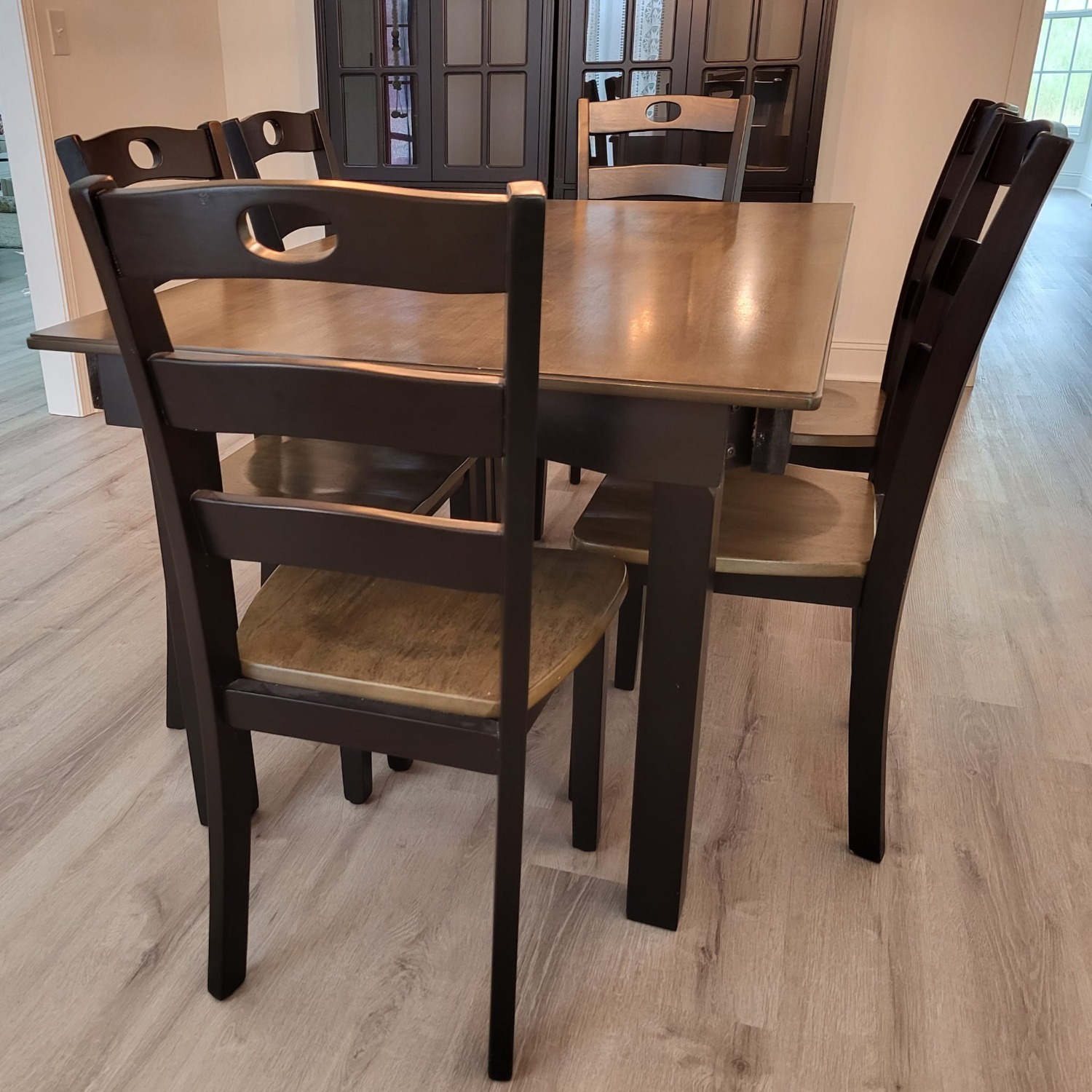 Froshburg Dining Table Set - image-3