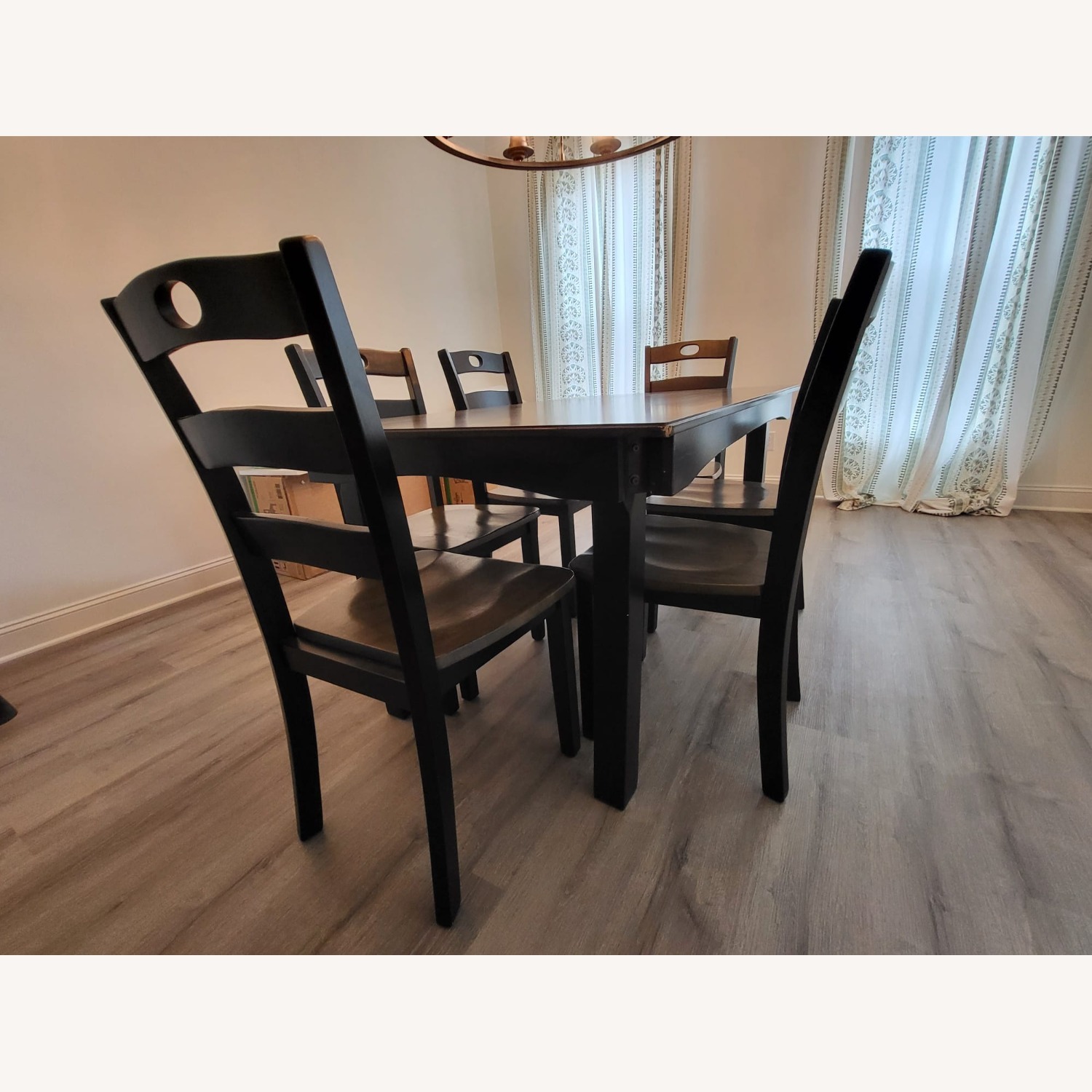 Froshburg Dining Table Set - image-4