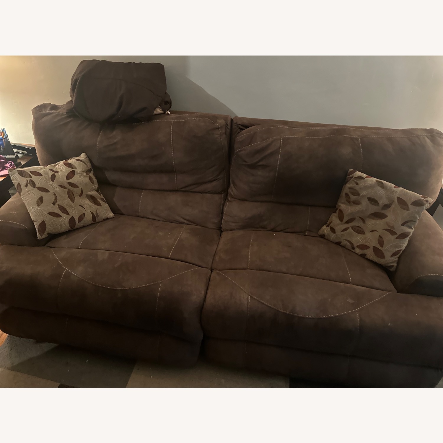 Gibson Electric Reclining Sofa W USB Ports - image-4