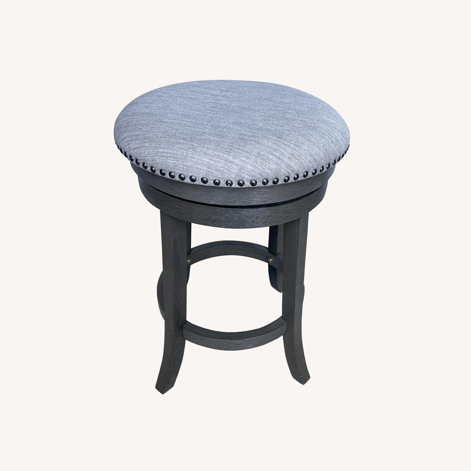 Realyn Round Backless Counter Height Bar Stool - image-0