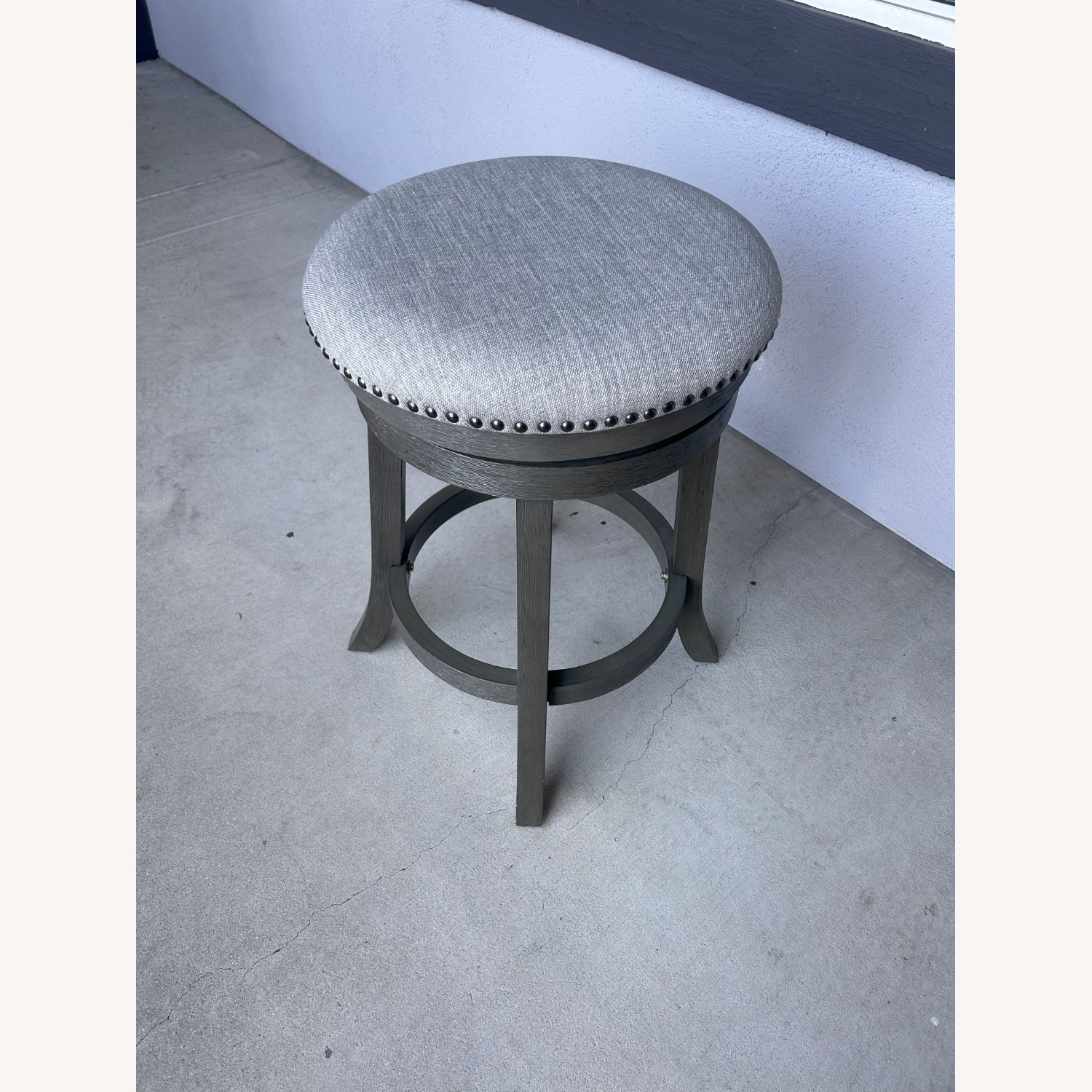 Realyn Round Backless Counter Height Bar Stool - image-3