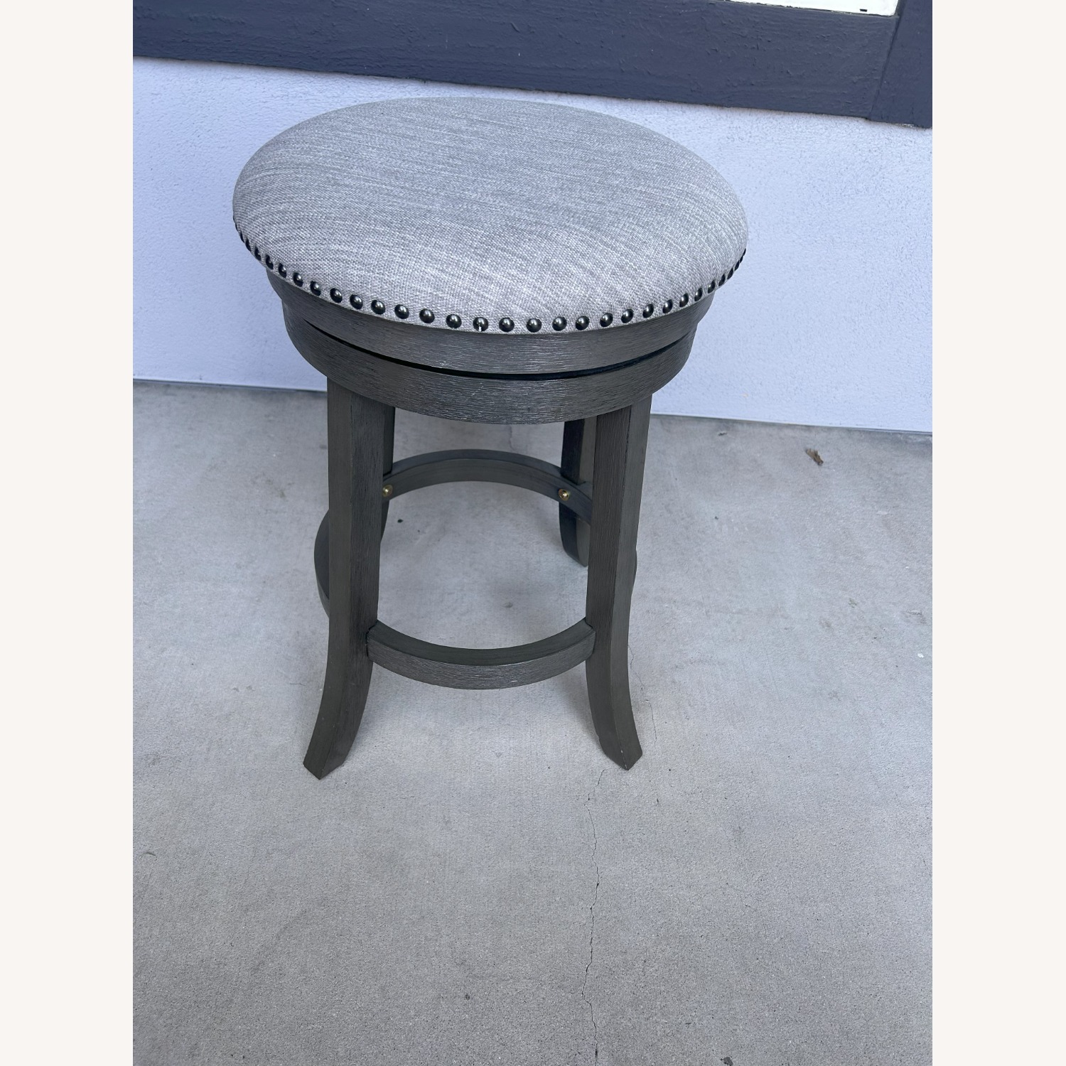 Realyn Round Backless Counter Height Bar Stool - image-1