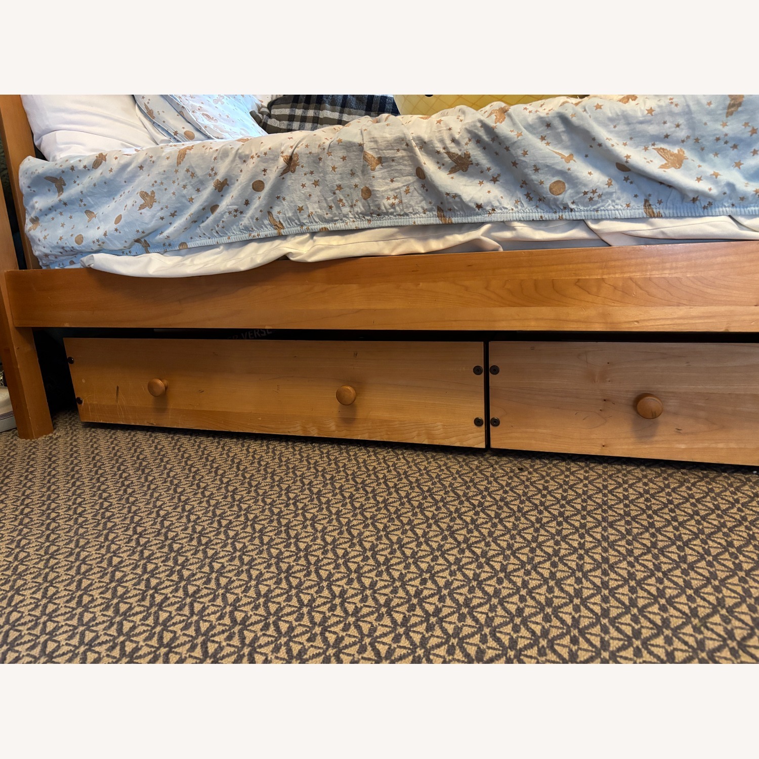 2 Twin Beds - image-1