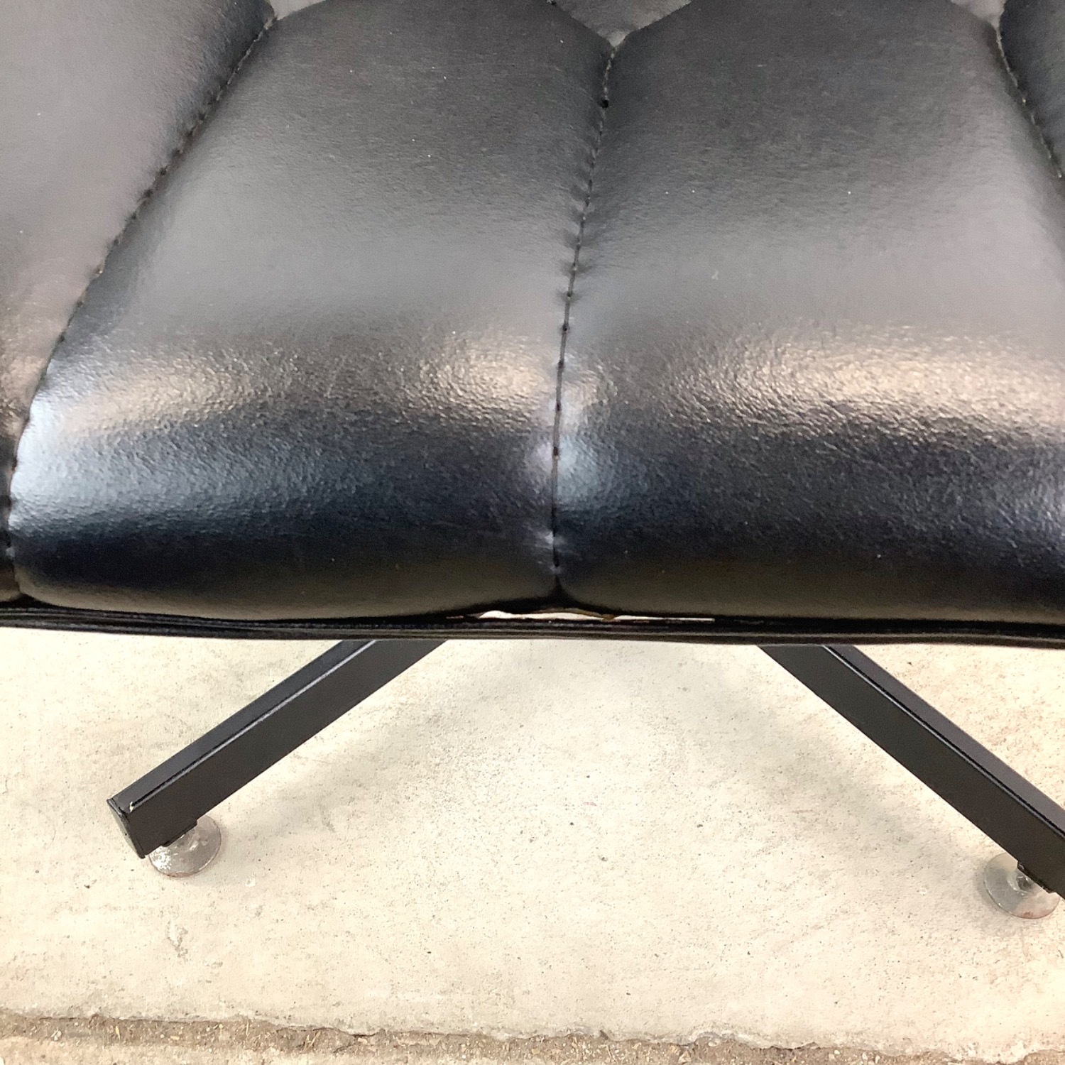 Mid-Century Swivel Lounge Chair - image-15