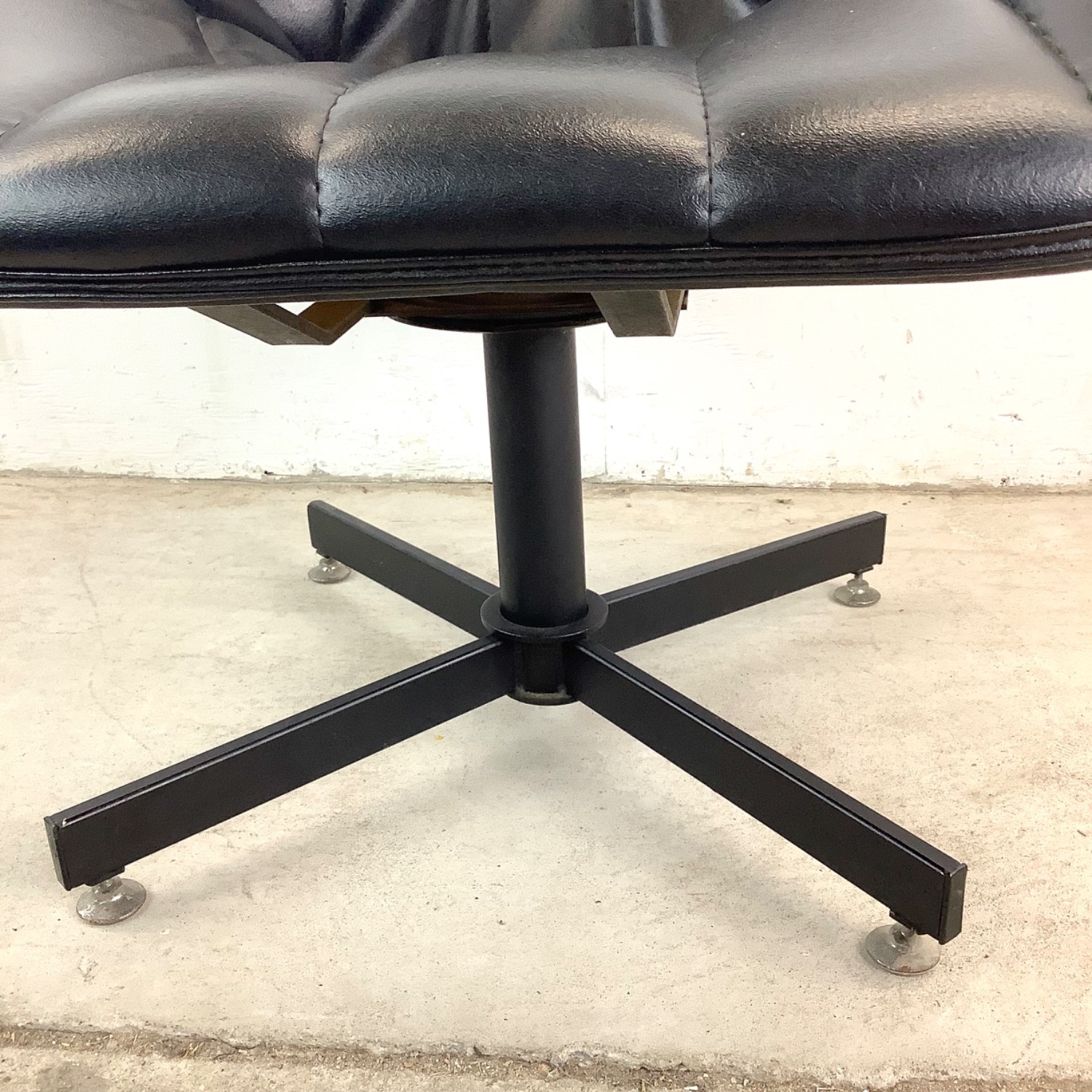 Mid-Century Swivel Lounge Chair - image-14