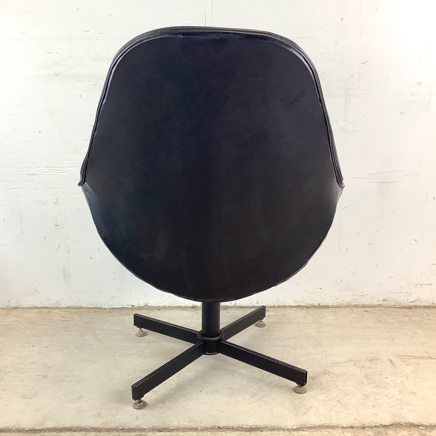 Mid-Century Swivel Lounge Chair - image-7