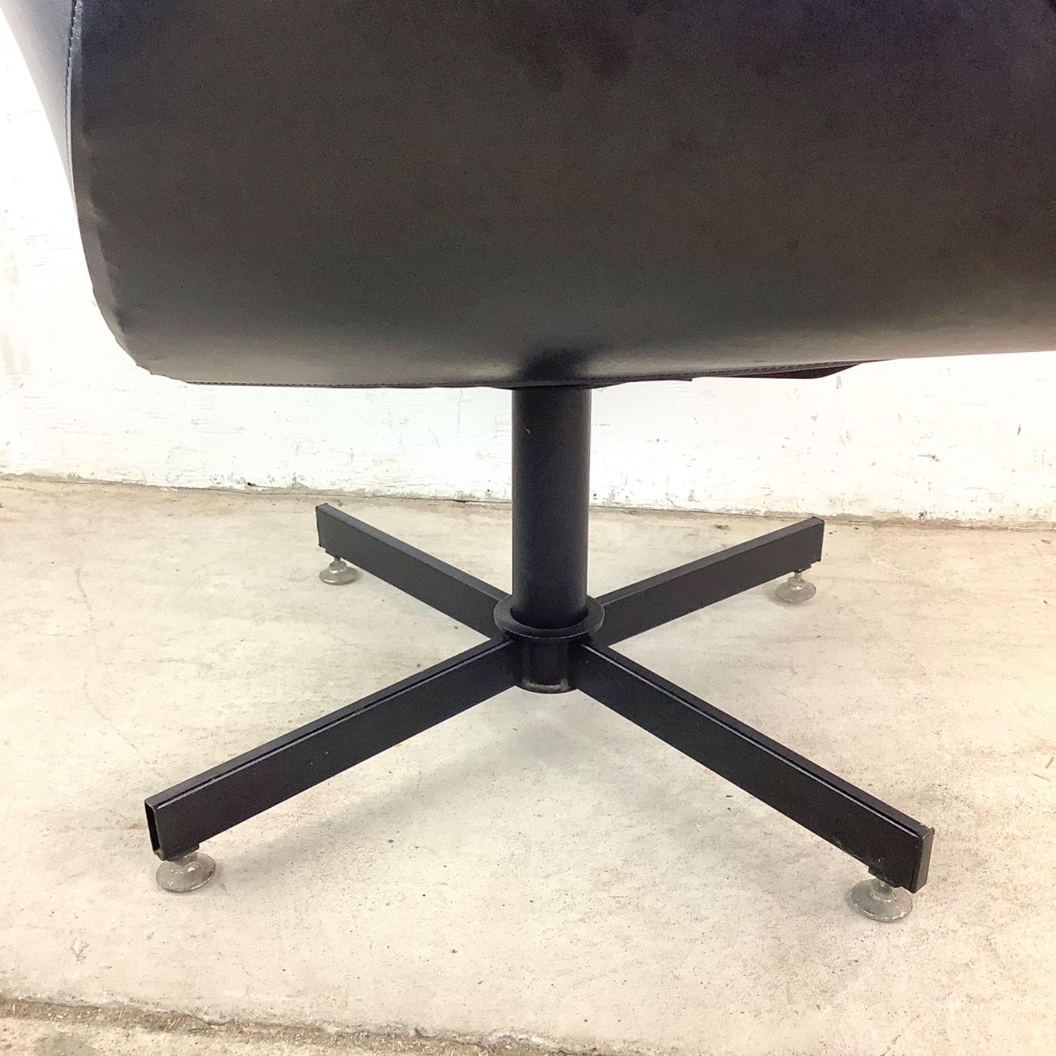 Mid-Century Swivel Lounge Chair - image-10