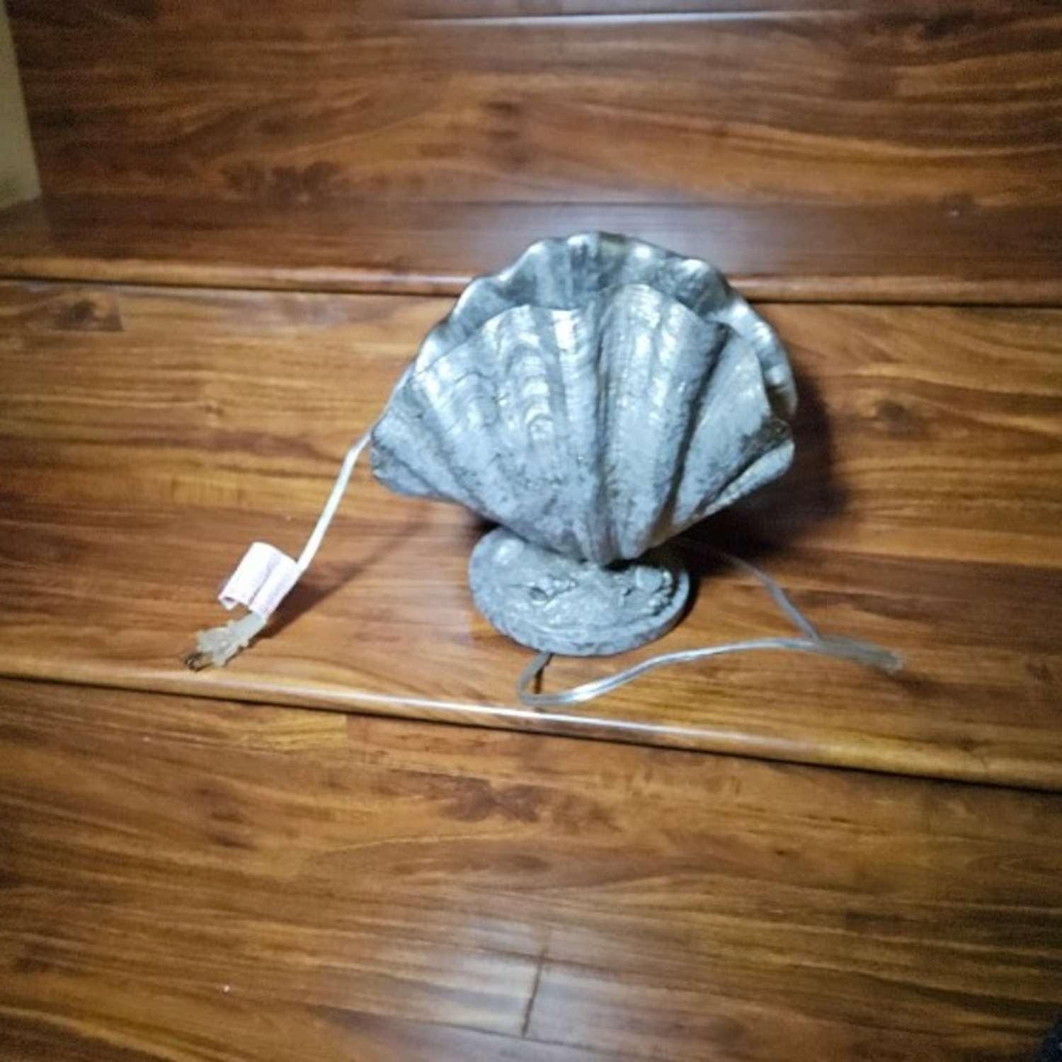 Vintage 80s Resin Clam Shell Lamps Silver Lamp - image-4