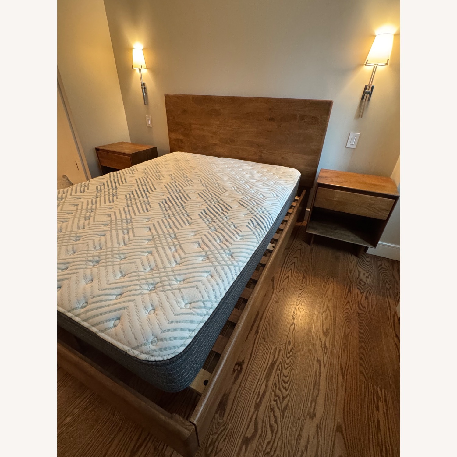 Isanti Queen Panel Bed - image-2