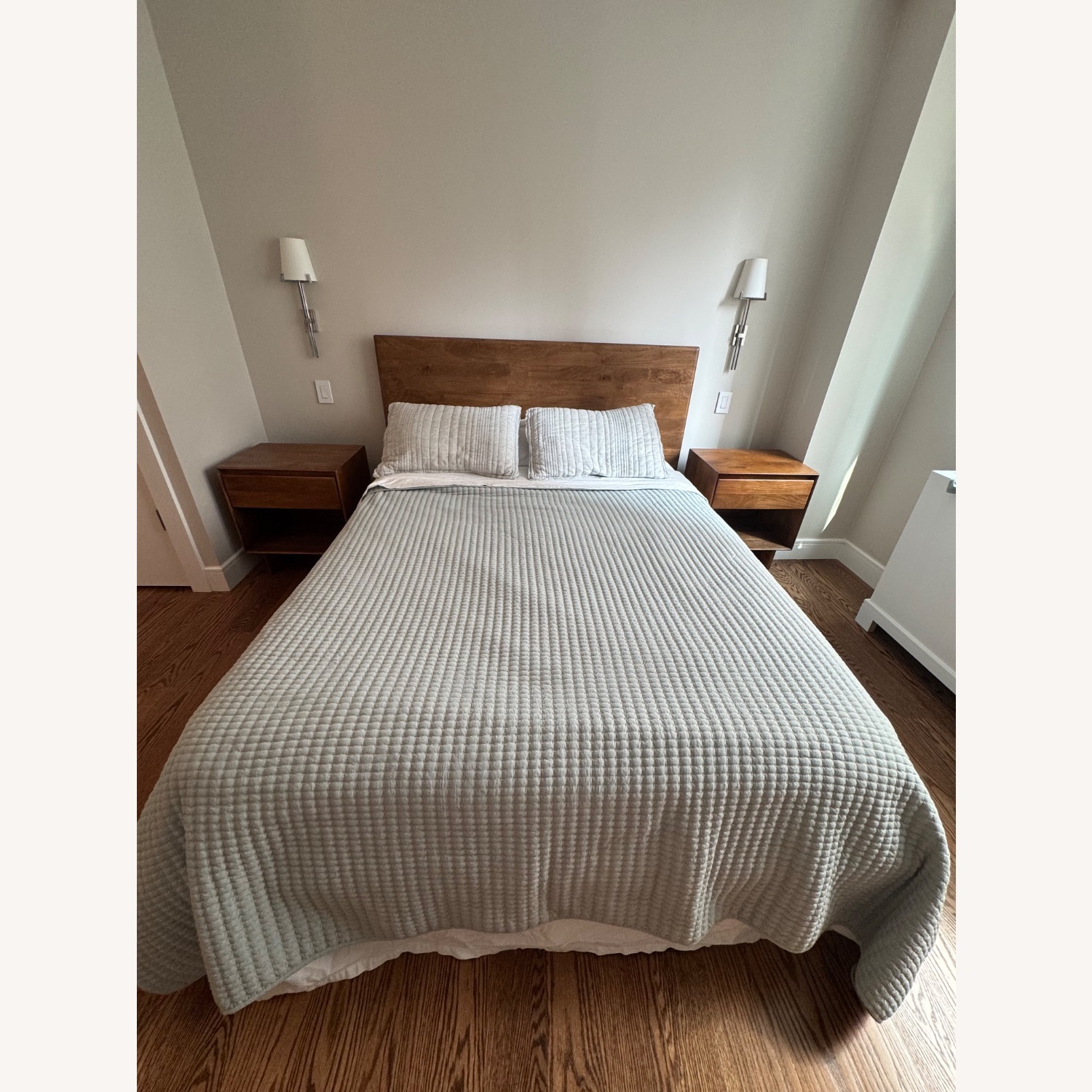 Isanti Queen Panel Bed - image-5