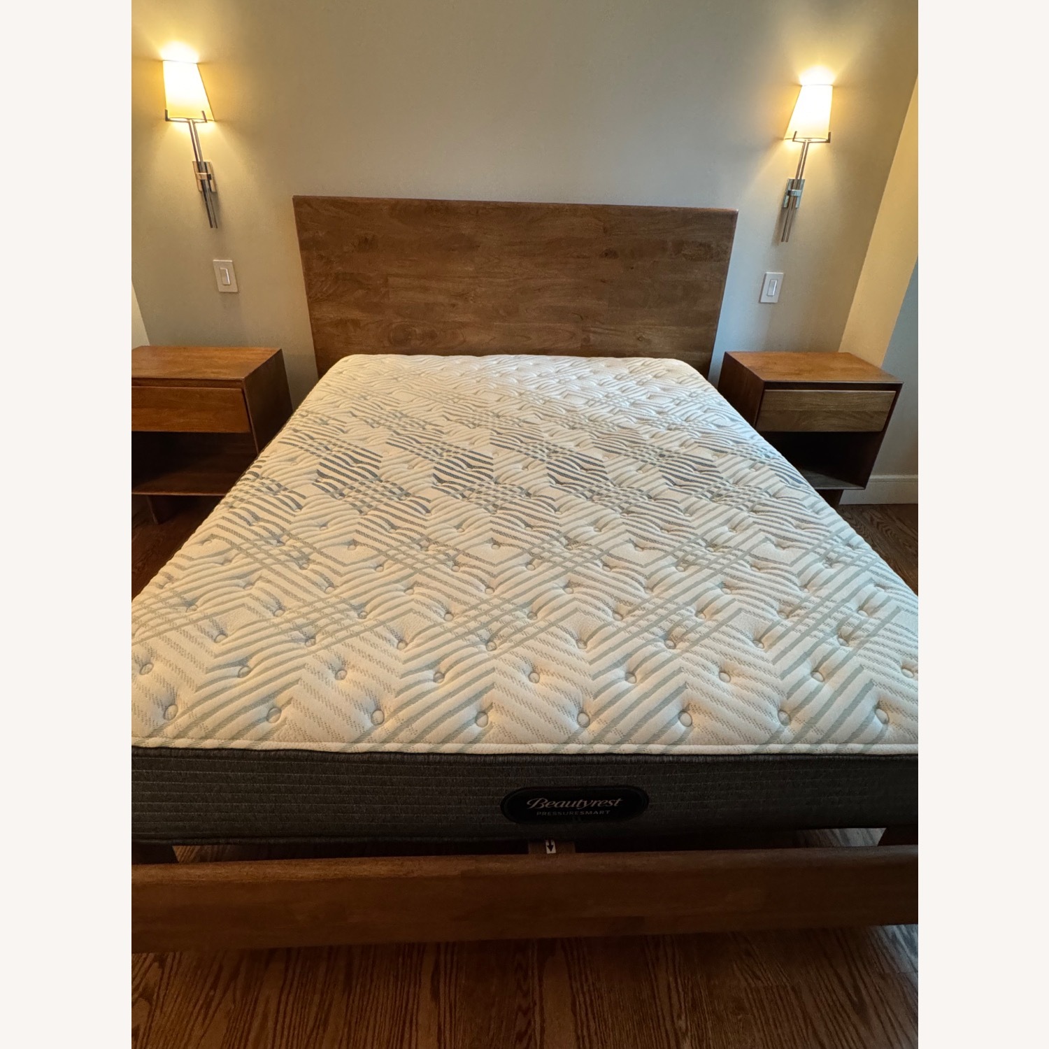 Isanti Queen Panel Bed - image-4