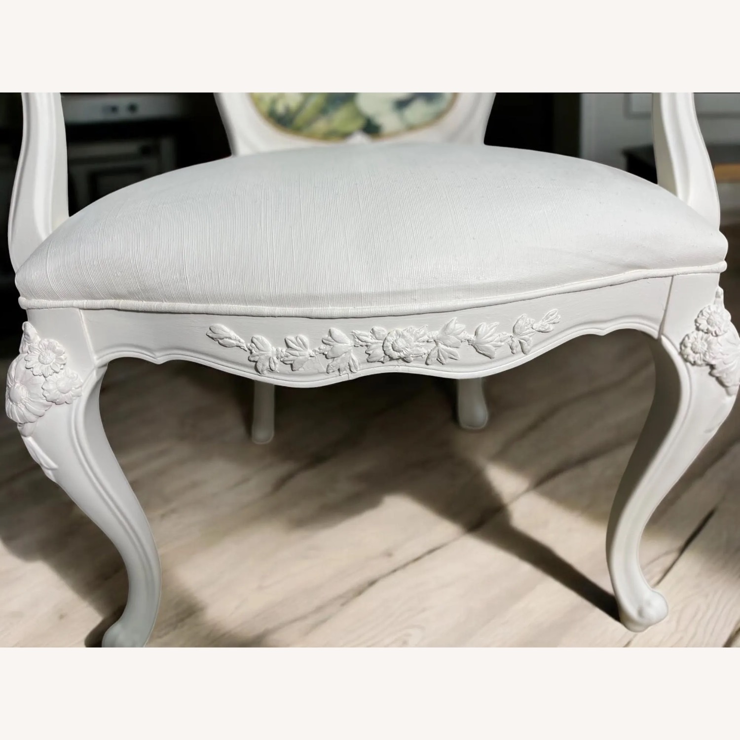 Elegant Vintage Seating - image-3