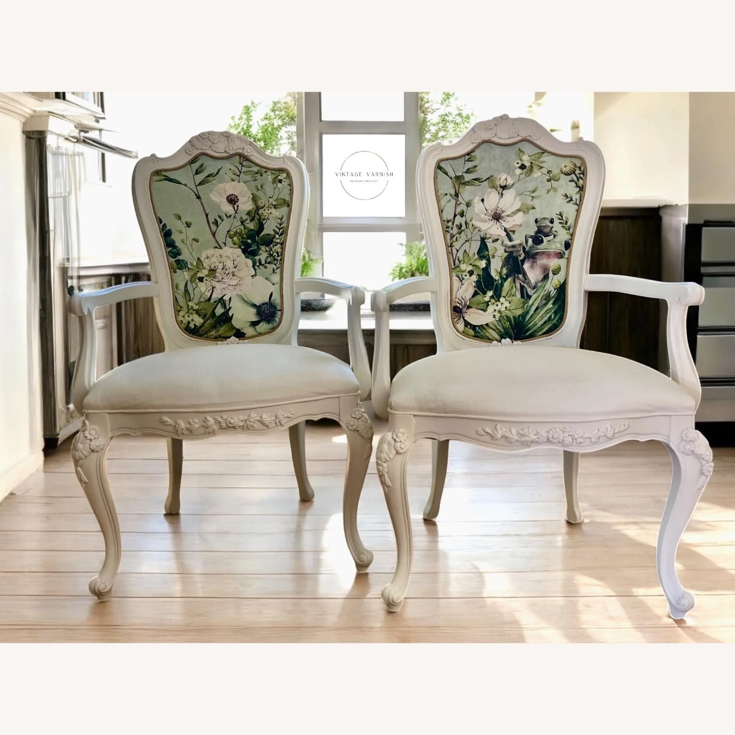 Elegant Vintage Seating - image-1