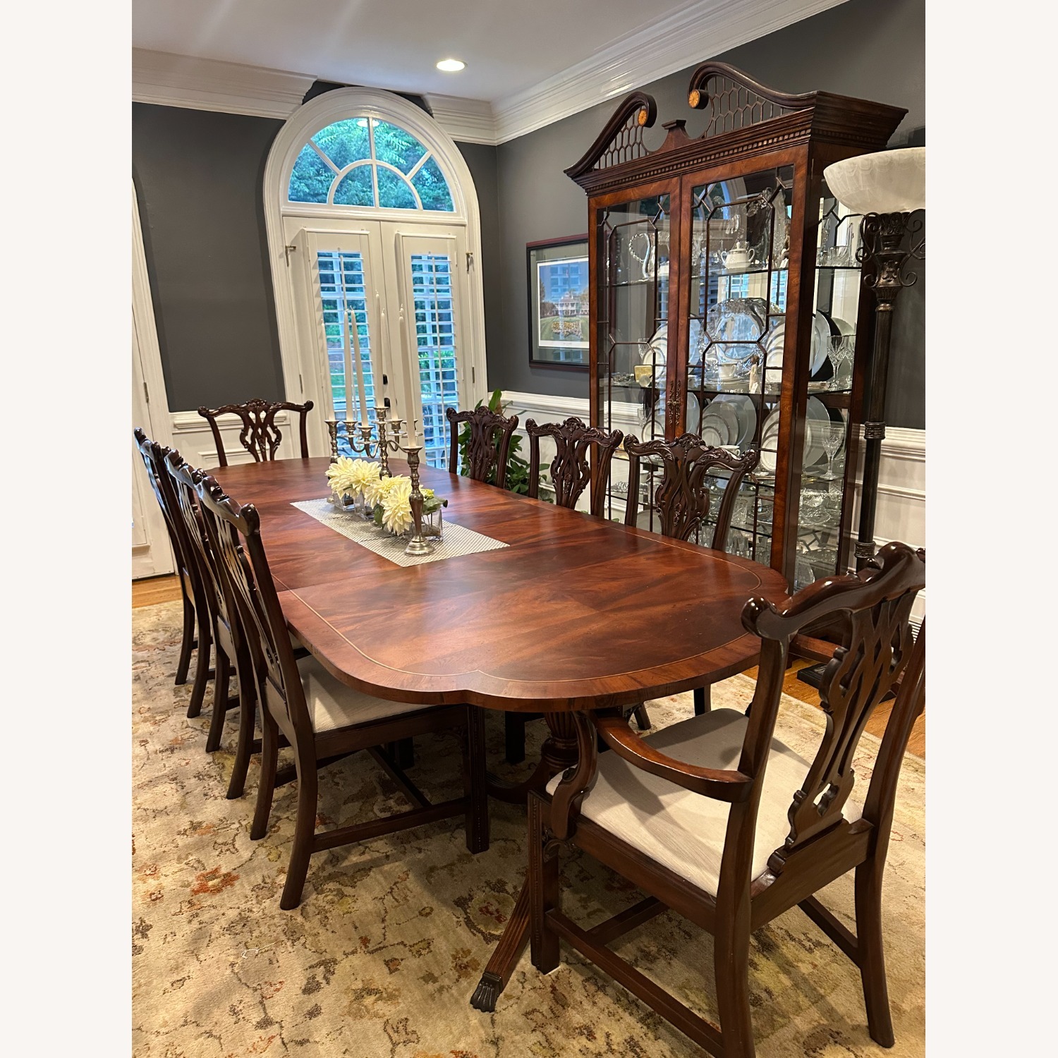 Lovely Hekman Dining Room Set - image-0