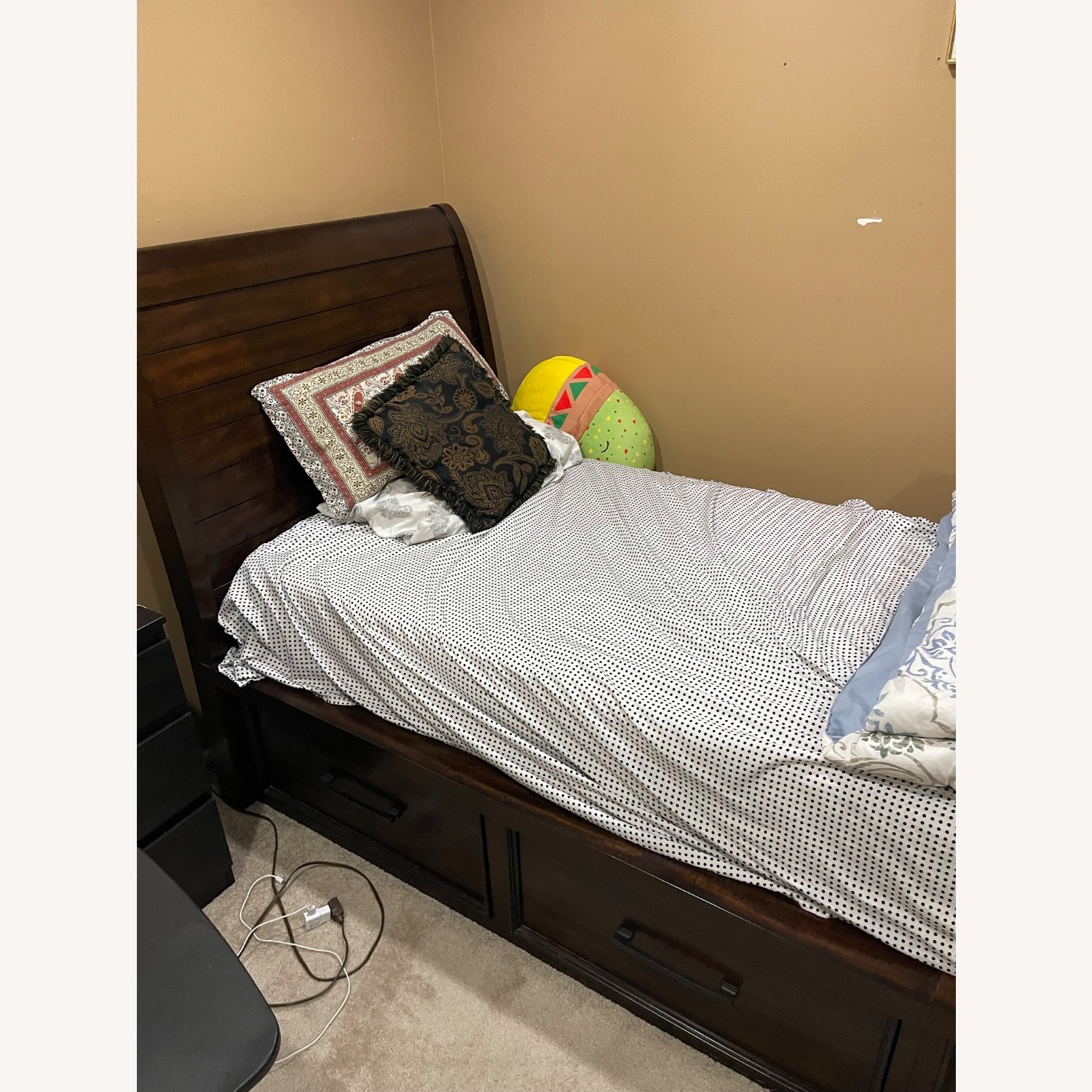 Wood Twin Bedframe with 6 Storage Drawers  - image-2