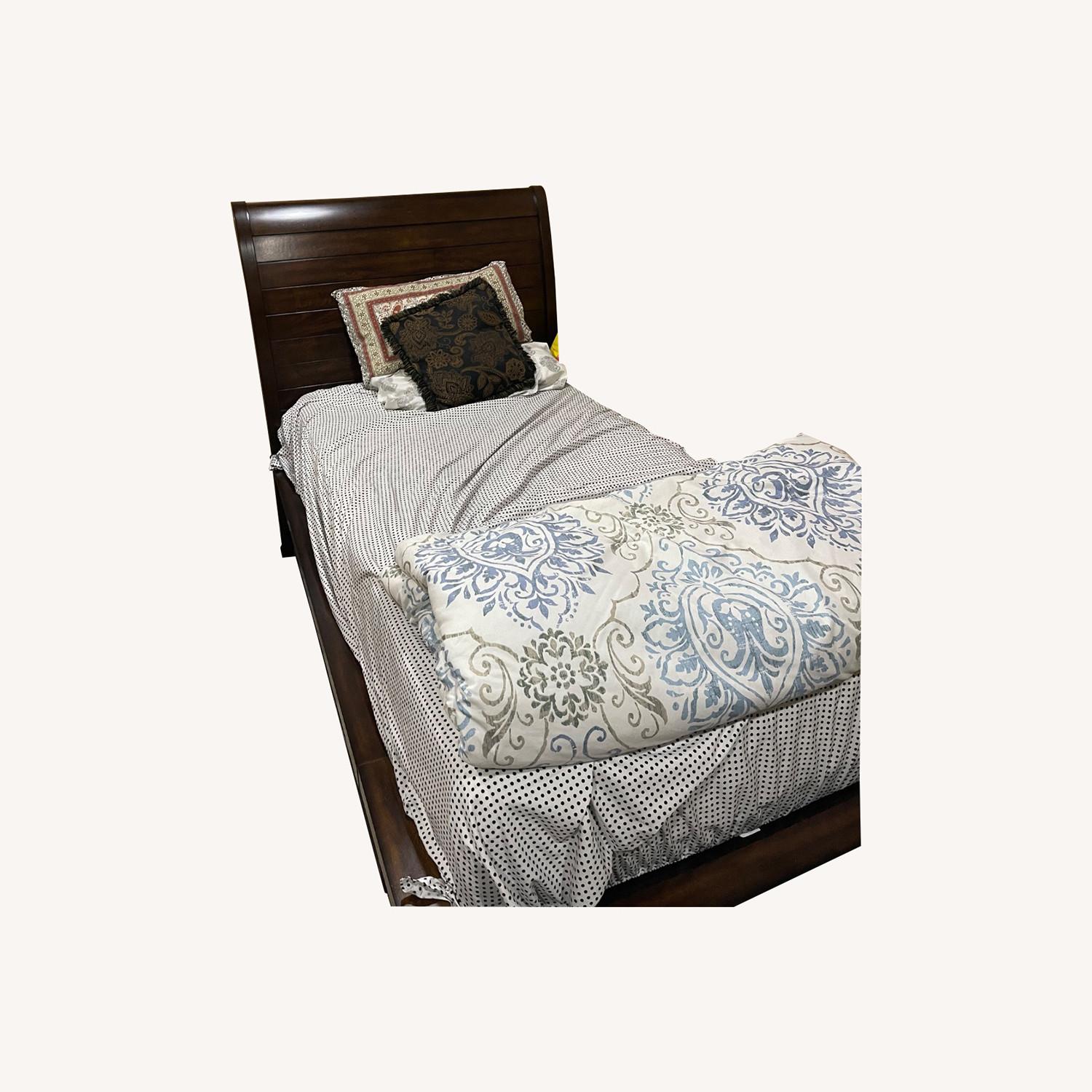 Wood Twin Bedframe with 6 Storage Drawers  - image-0
