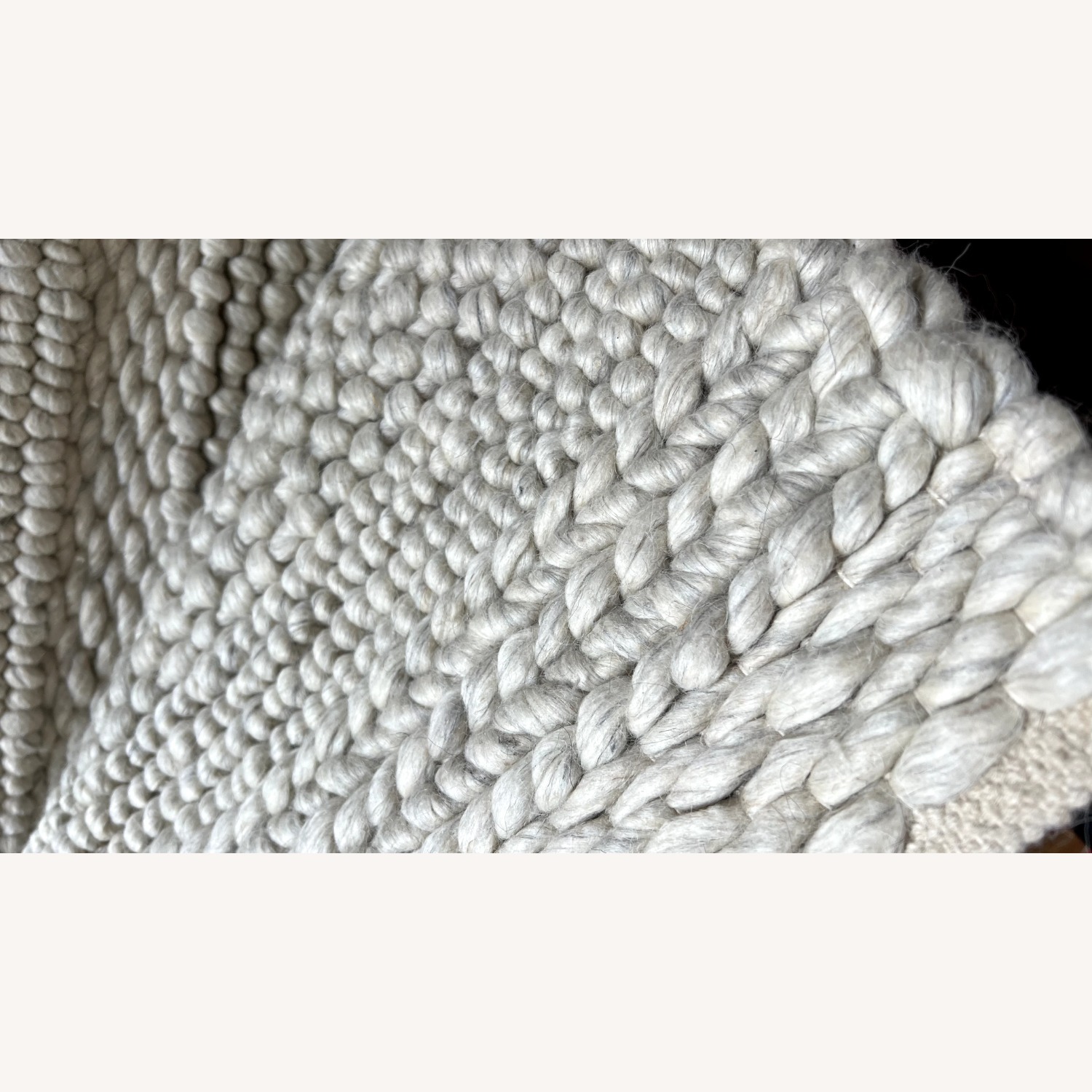 Syrua 100% wool Hand Woven Rug - image-3