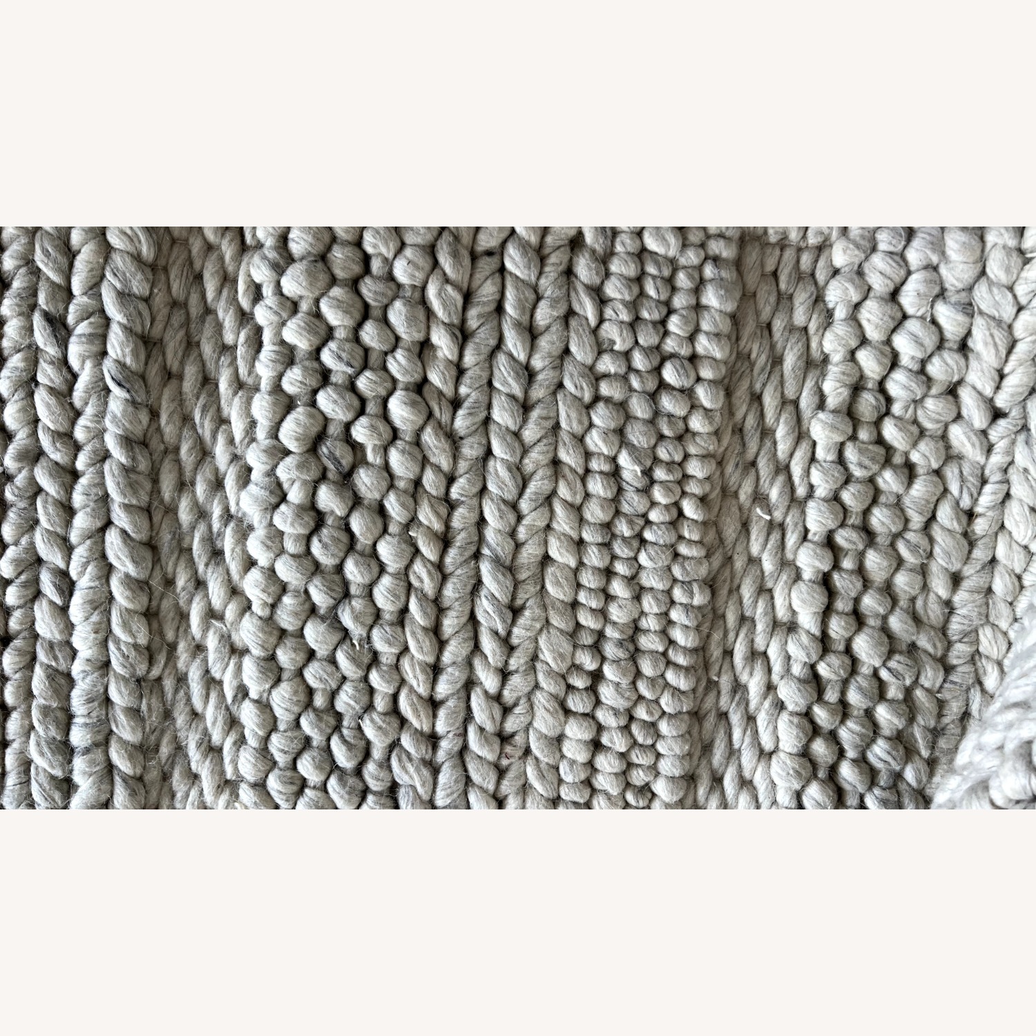 Syrua 100% wool Hand Woven Rug - image-2