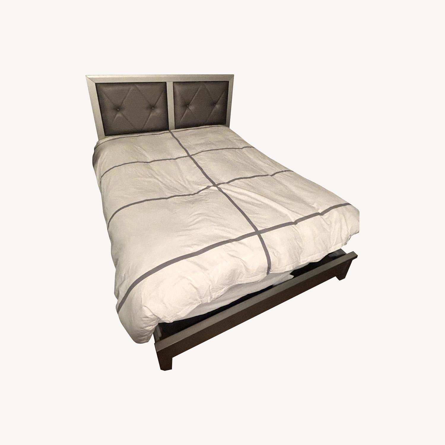 Raymour & Flanigan Panel Bed - image-0