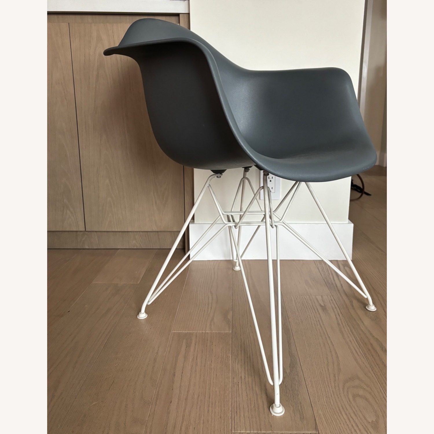Authentic Eames Bucket Chair - image-2