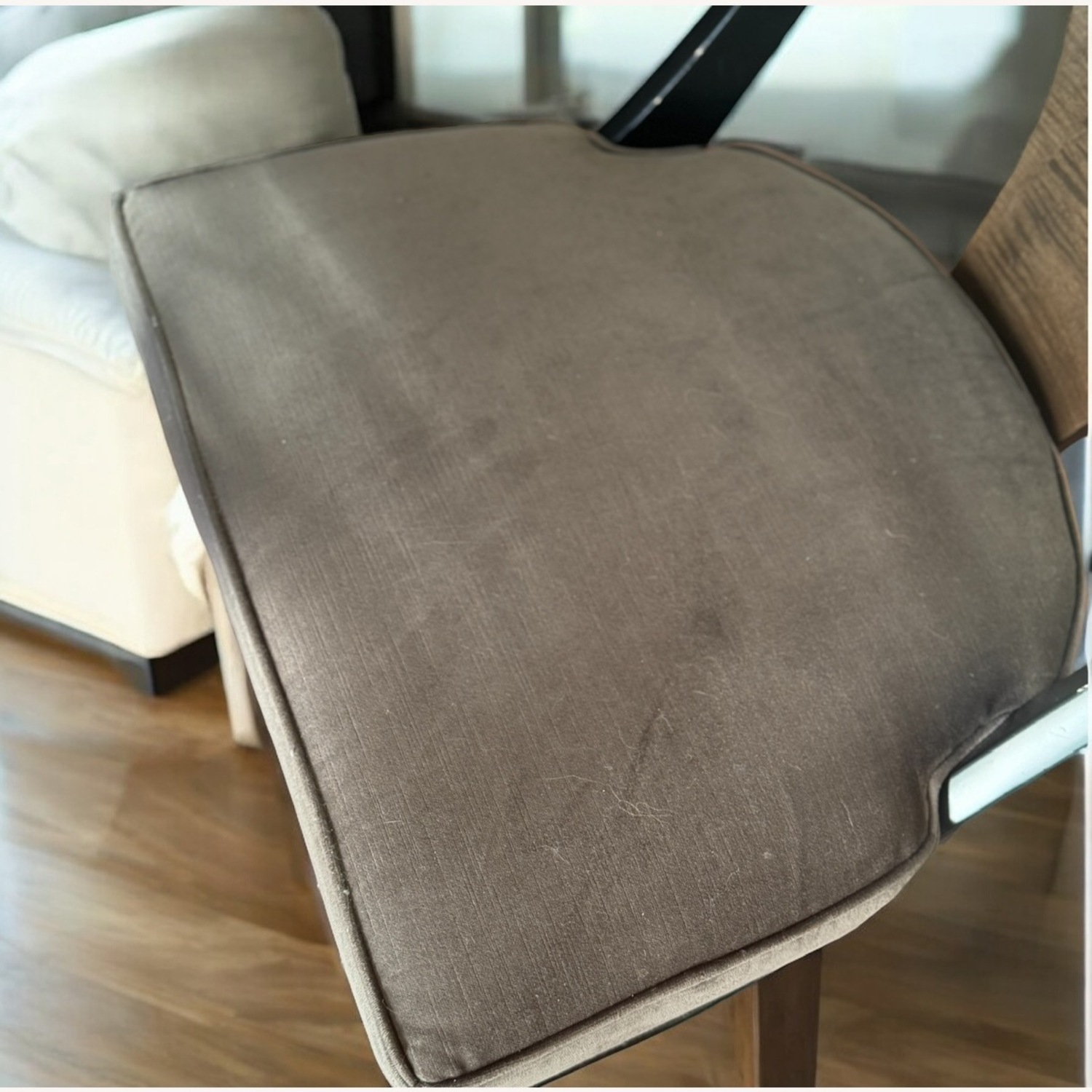 Caracole 8 Dining Chairs Set - image-4
