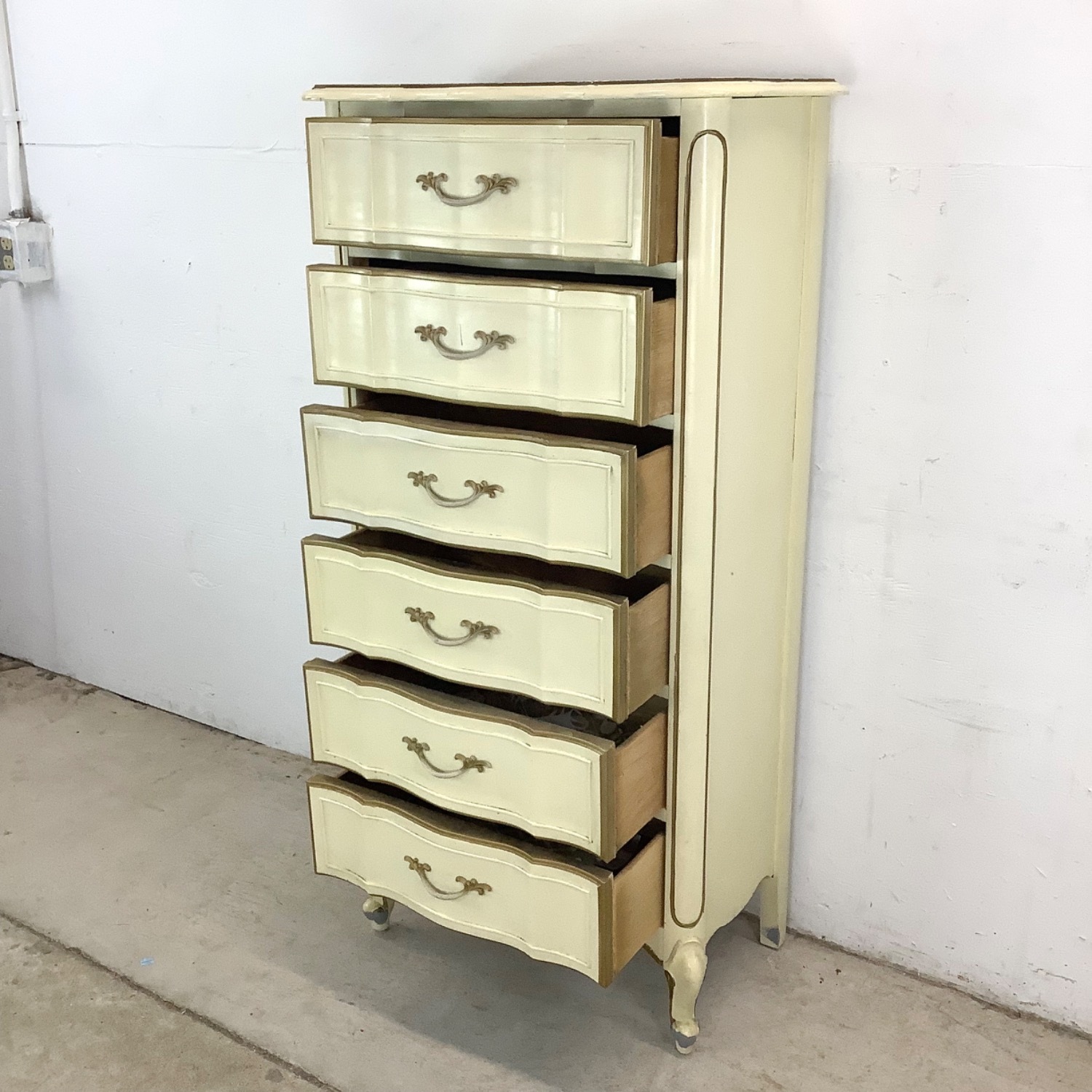 Vintage Provincial Chest of Drawers - image-18