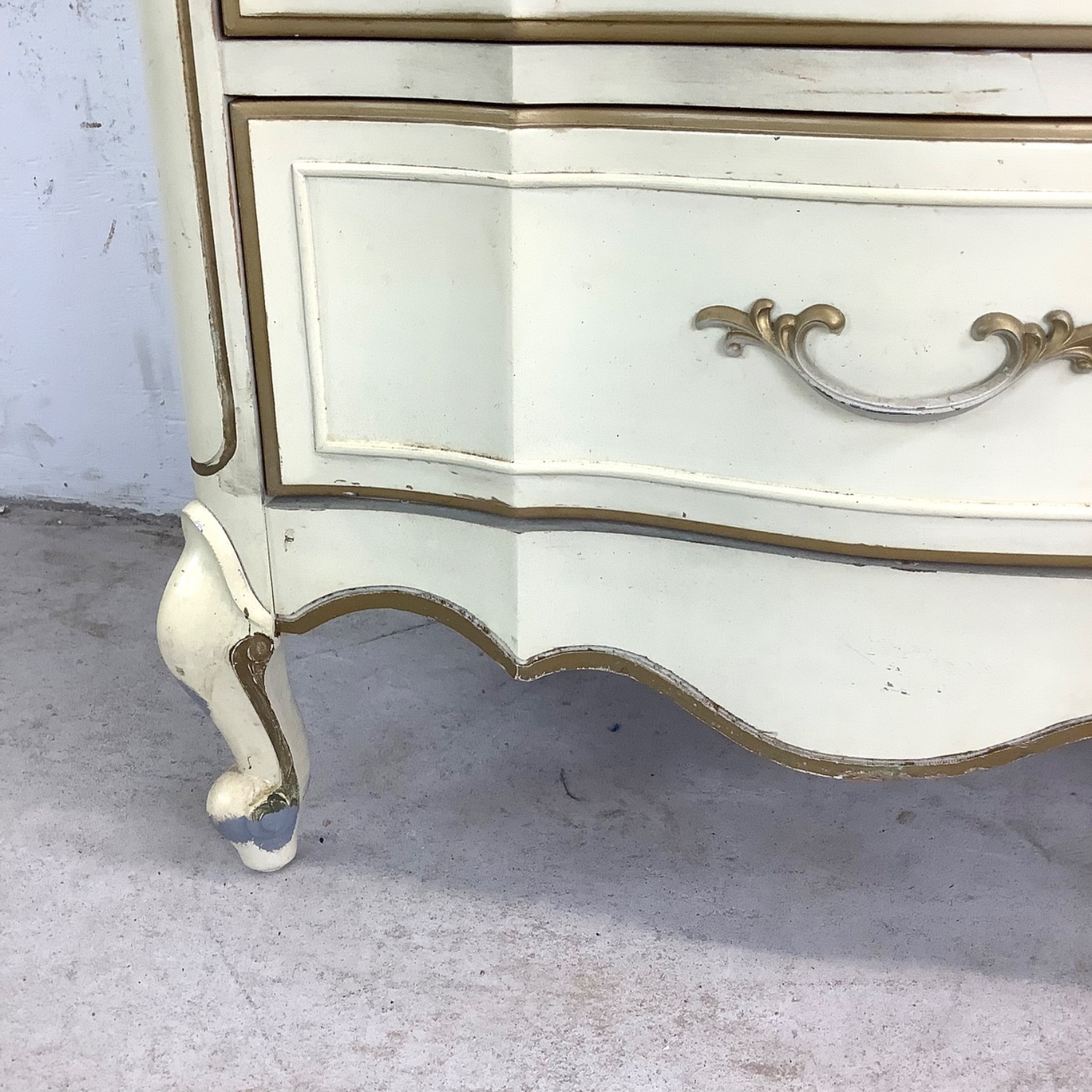 Vintage Provincial Chest of Drawers - image-16