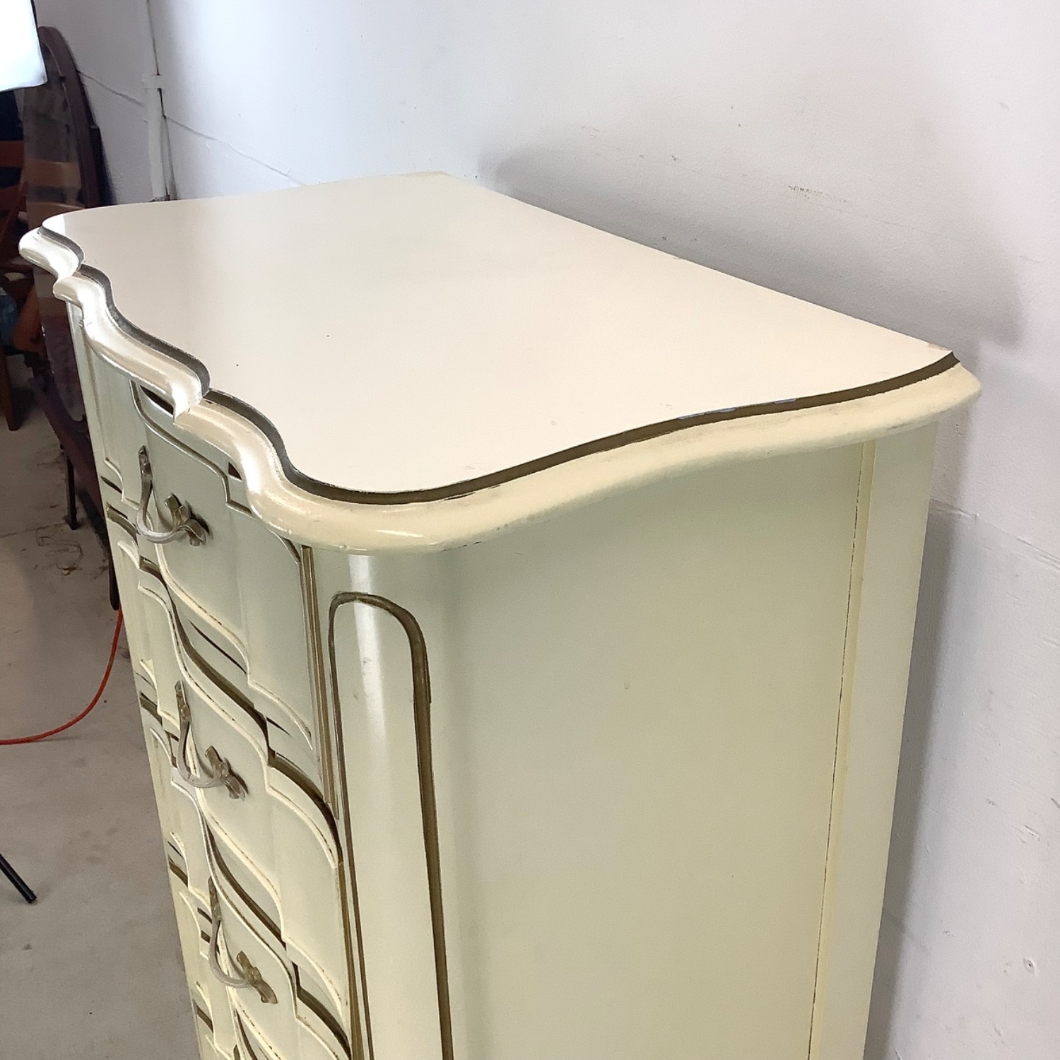 Vintage Provincial Chest of Drawers - image-15