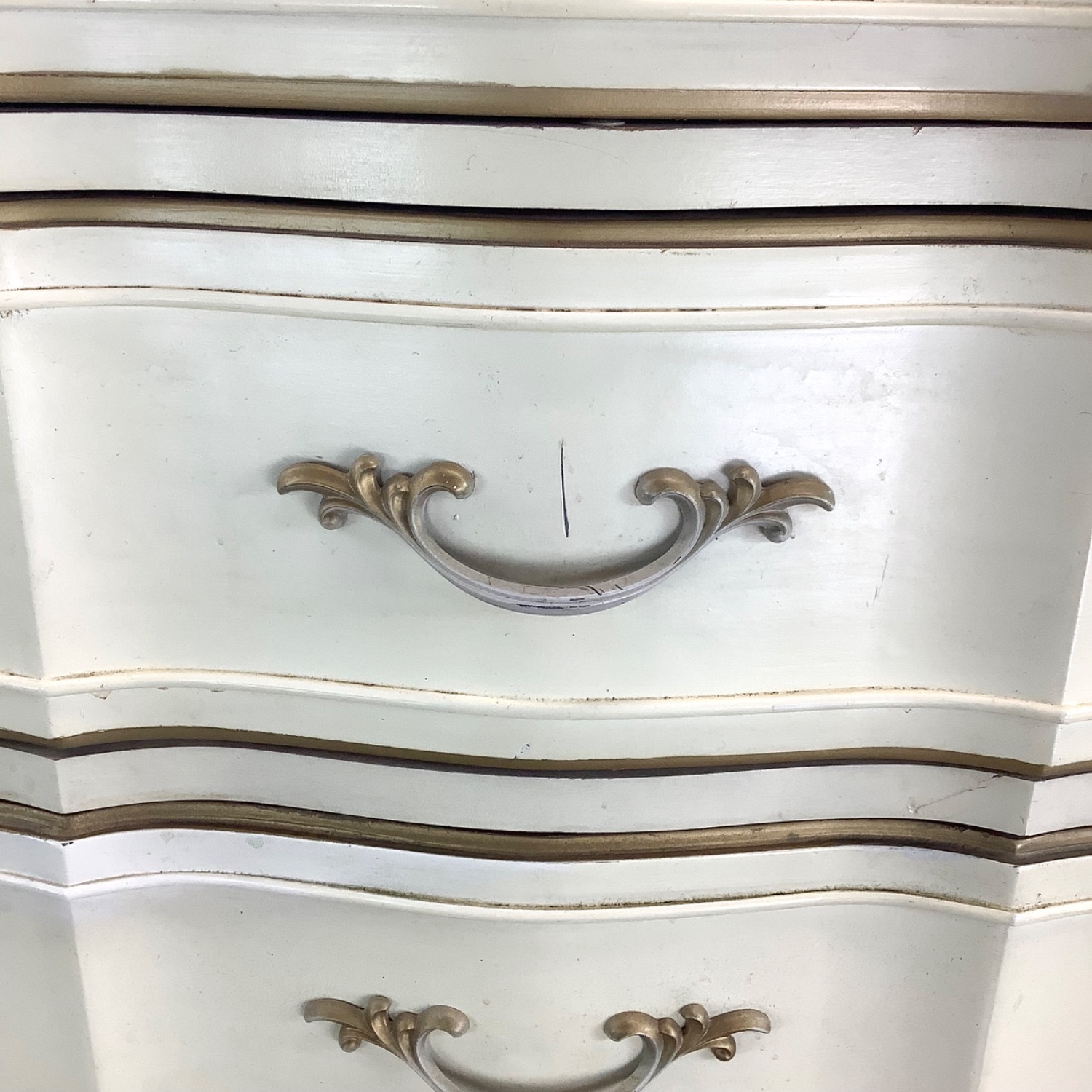 Vintage Provincial Chest of Drawers - image-10