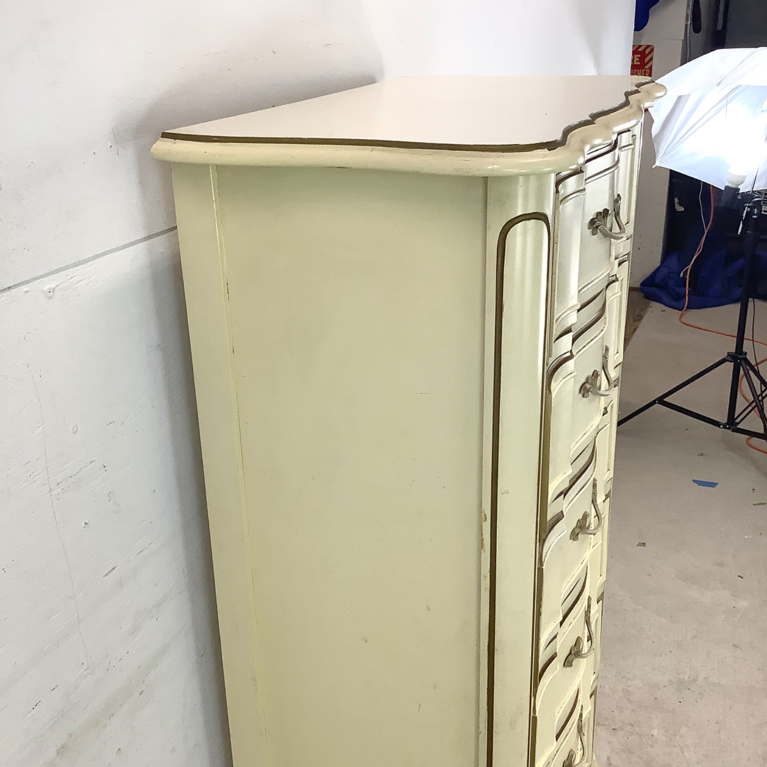 Vintage Provincial Chest of Drawers - image-4