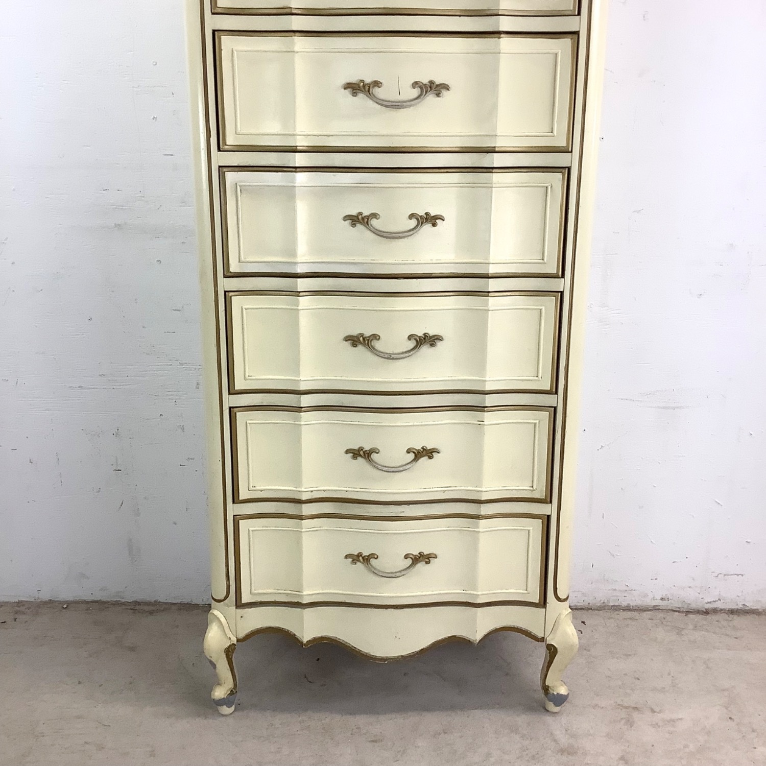 Vintage Provincial Chest of Drawers - image-12