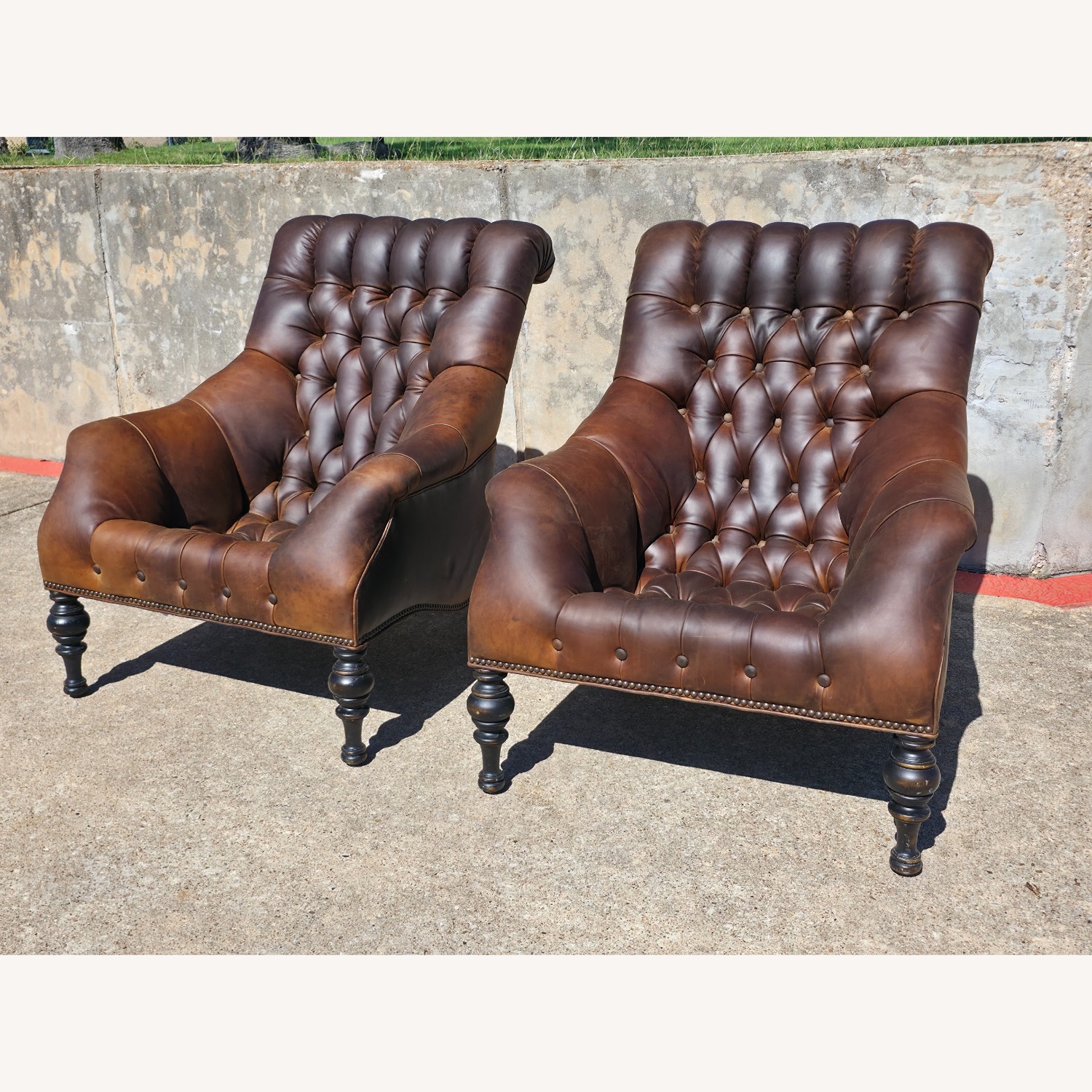 Vintage leather Tufted Chairs Set - image-9