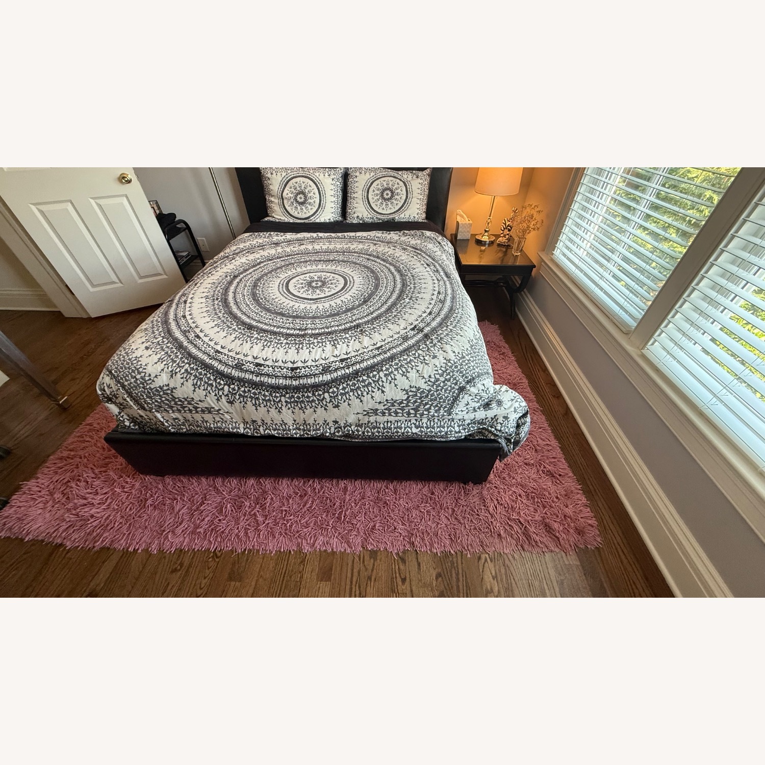 Queen Size Bed in Faux Leather - image-2