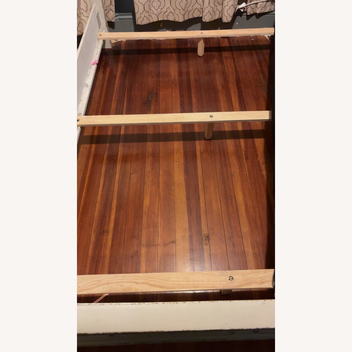 Realyn Upholstered Queen Bed - image-3