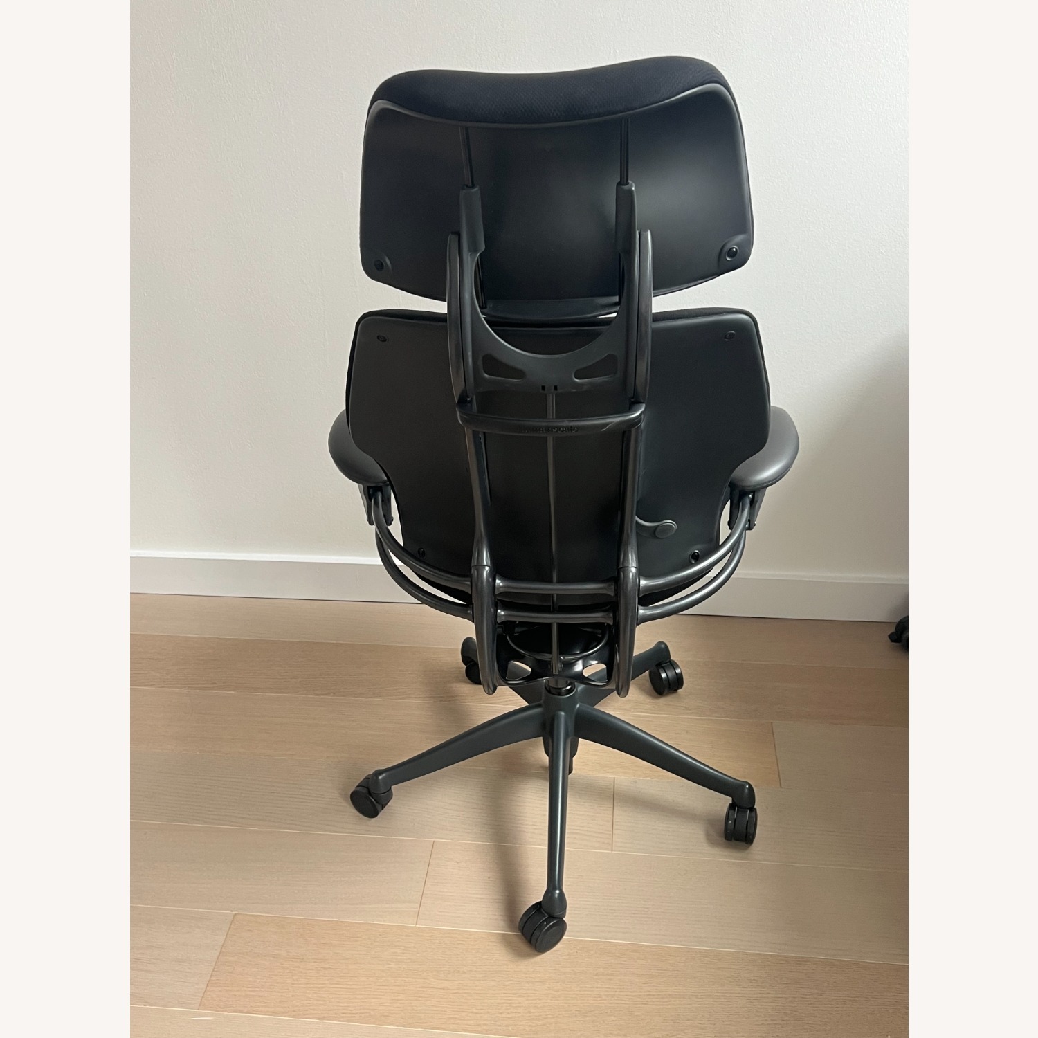 Humanscale Freedom Chair with Headrest - image-2
