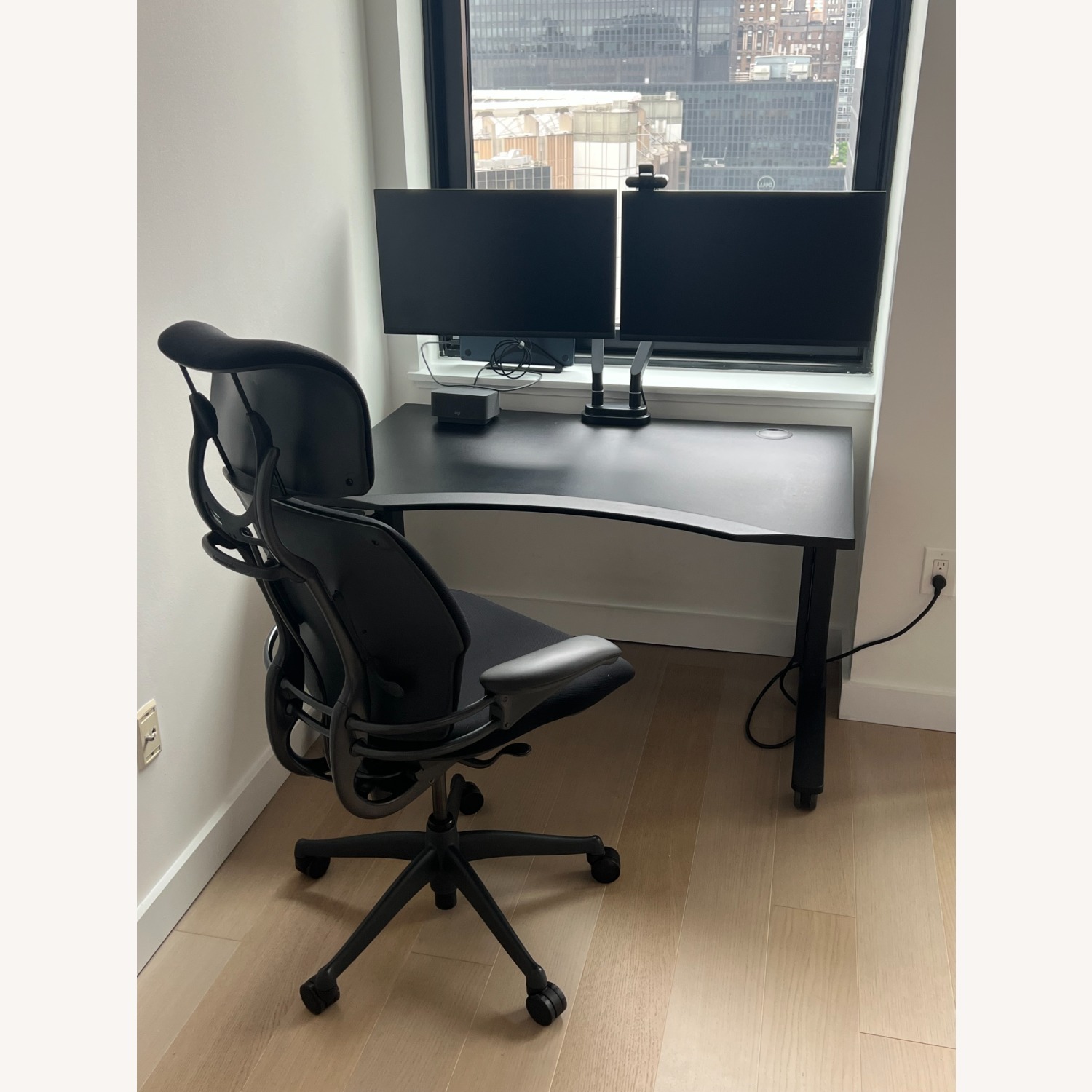Humanscale Freedom Chair with Headrest - image-3