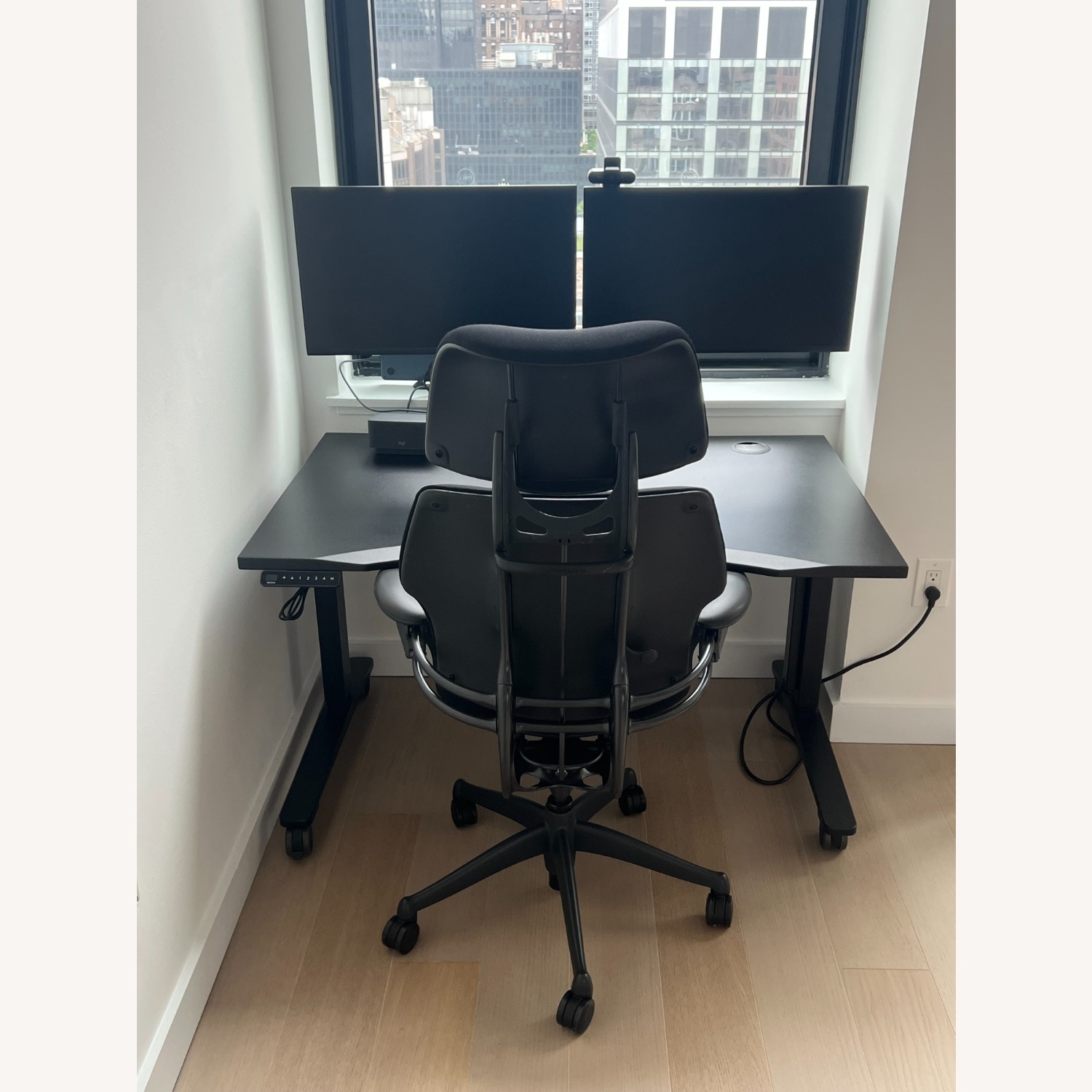 Humanscale Freedom Chair with Headrest - image-4