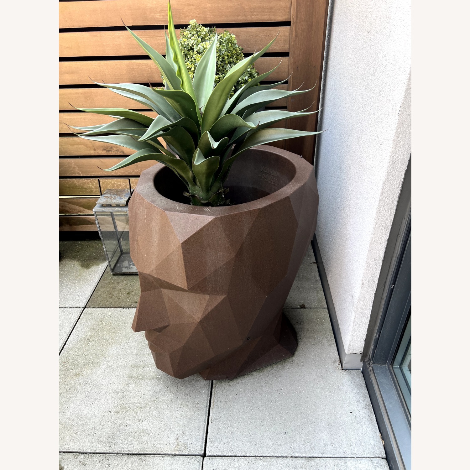 Vondom Resin Adan Planter - image-1