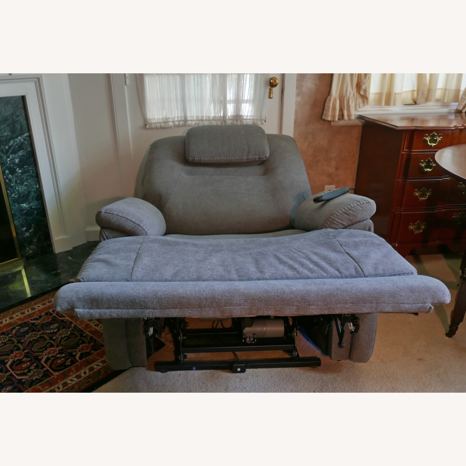 Raymour & Flanigan Zion Power-Lift Recliner - image-6