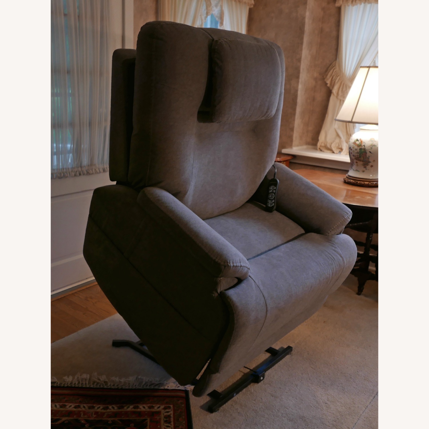 Raymour & Flanigan Zion Power-Lift Recliner - image-9