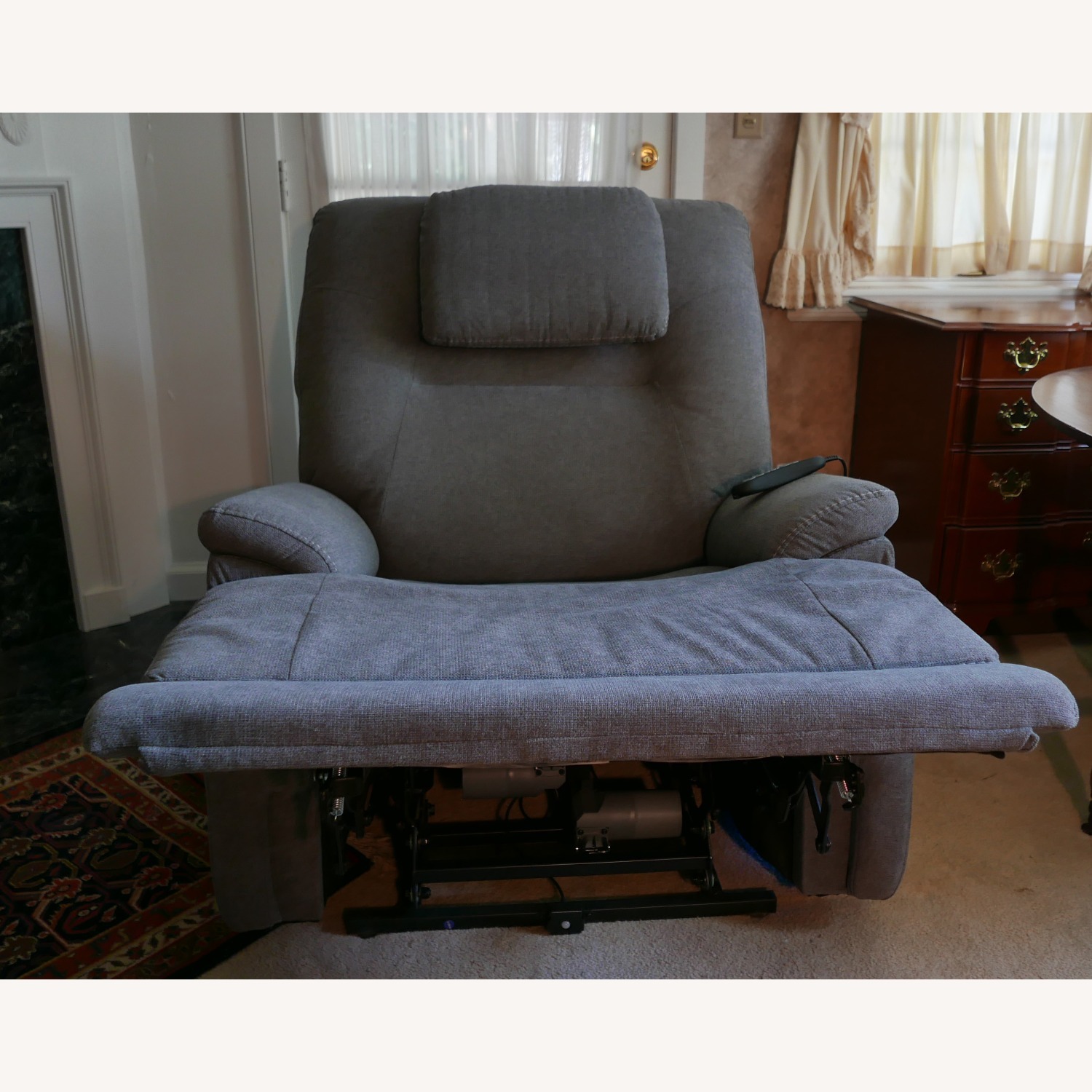 Raymour & Flanigan Zion Power-Lift Recliner - image-5