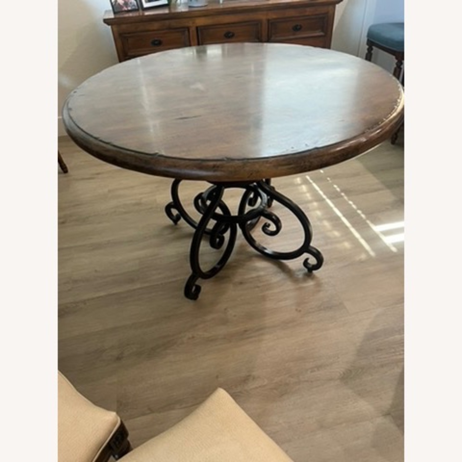 Kincaid Artisan’s Shoppe 44” Round Dining Table  - image-5
