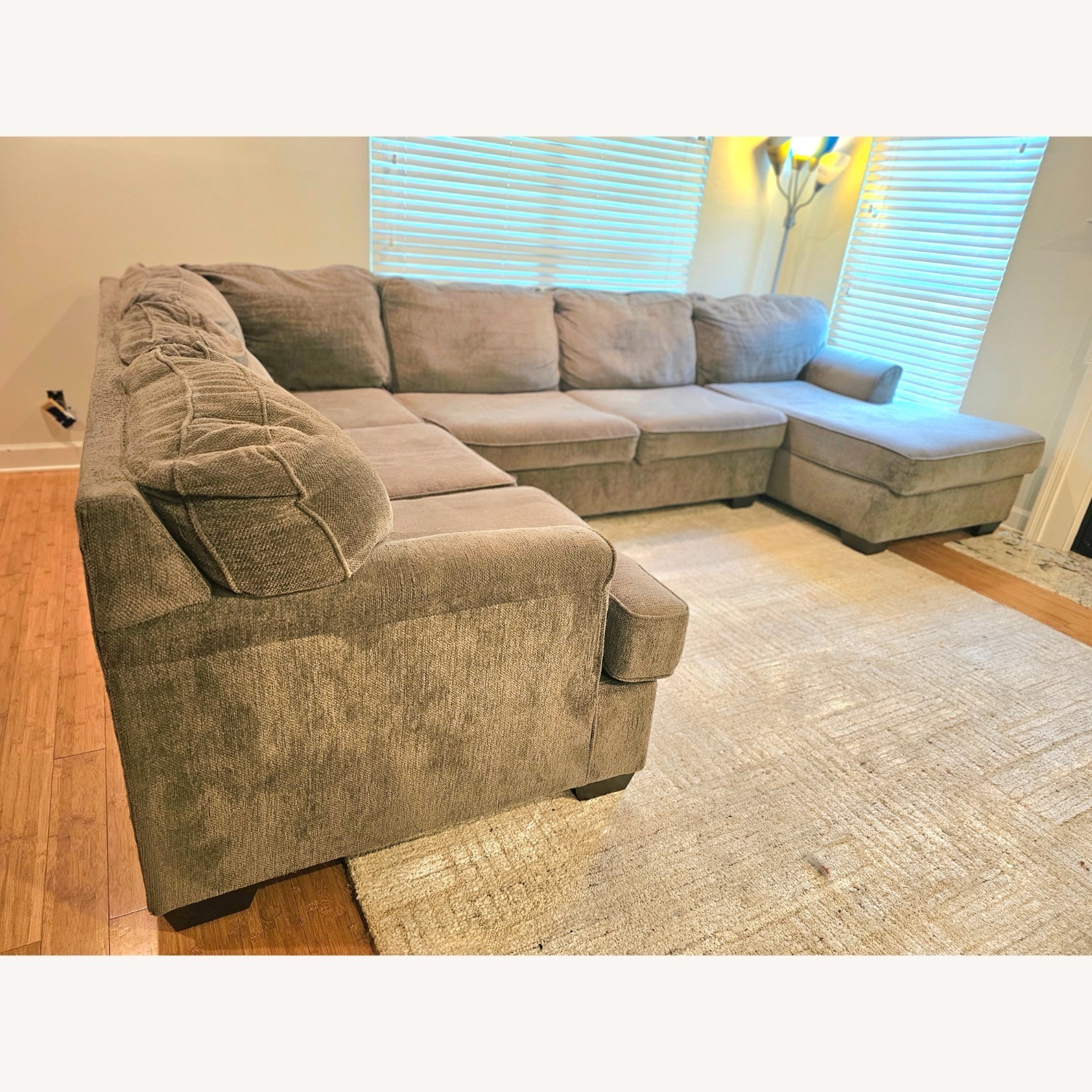 Hoylake 3-piece Sectional Gray Sofa - image-4