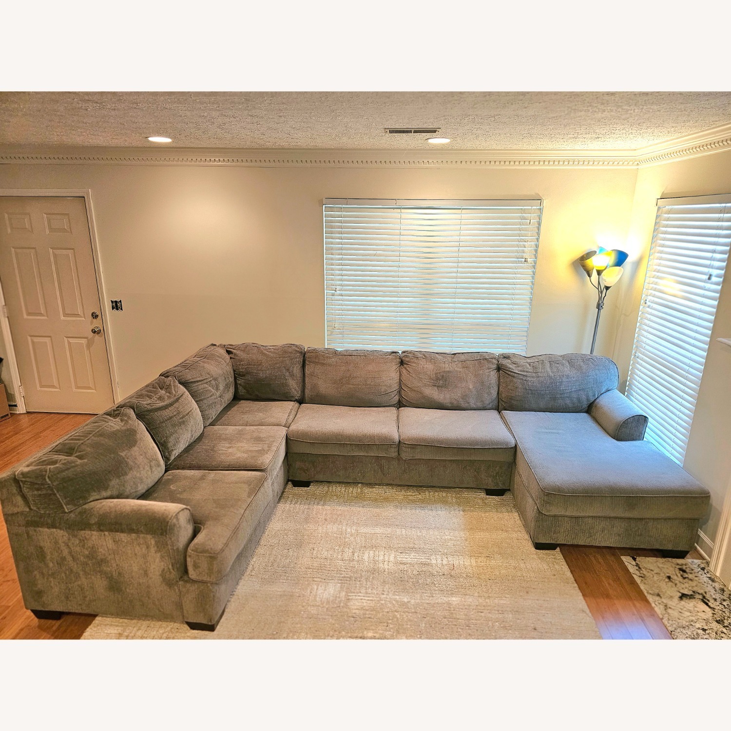 Hoylake 3-piece Sectional Gray Sofa - image-3